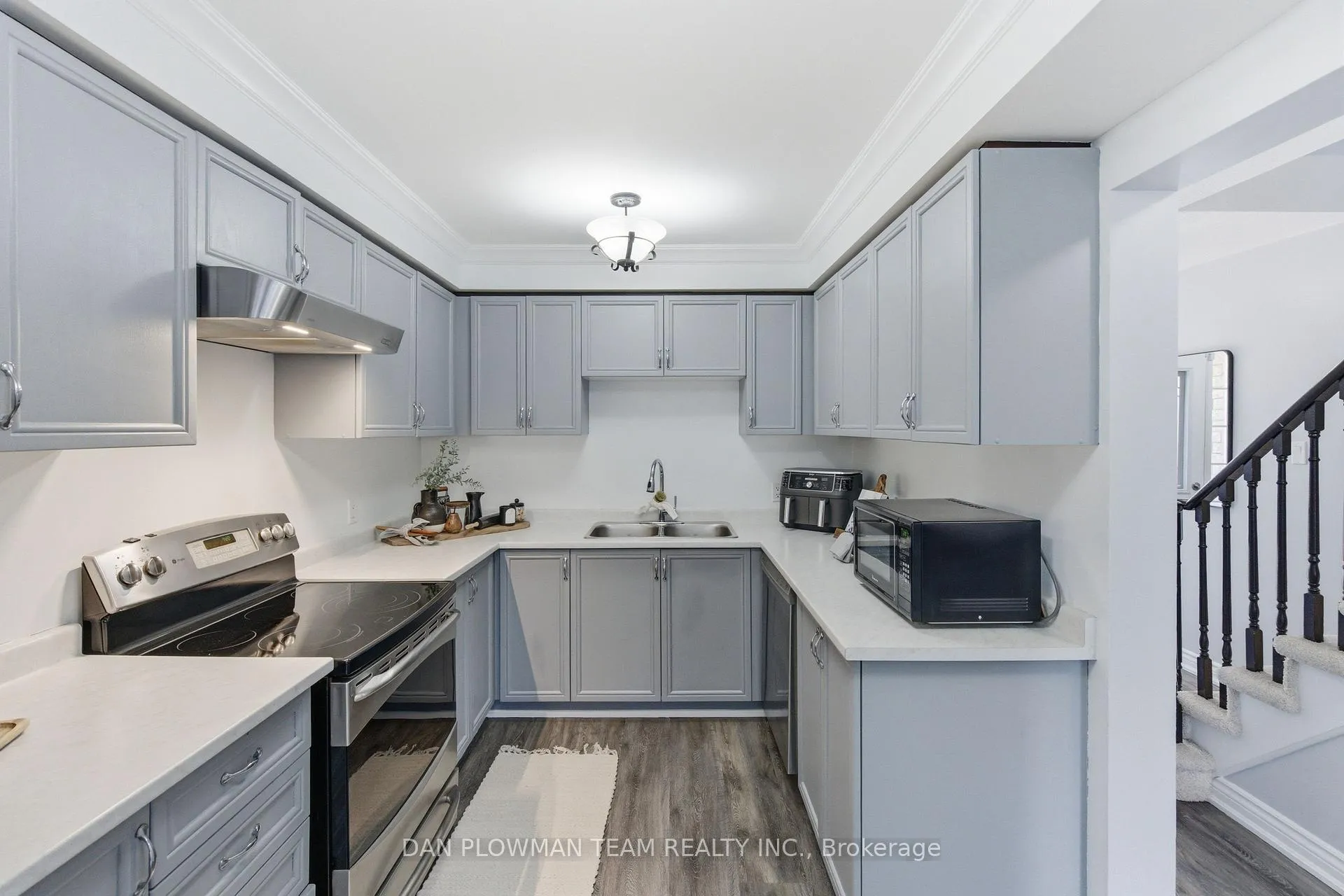 Photo 8 of 69 John Walter Crescent, Clarington, Courtice — HOMEH