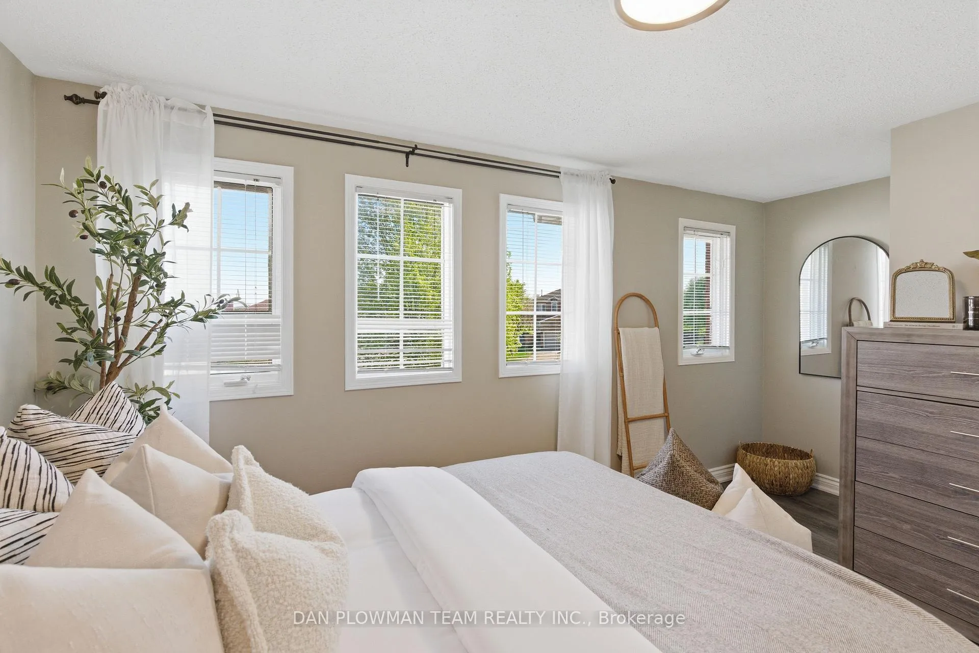 Photo 19 of 69 John Walter Crescent, Clarington, Courtice — HOMEH