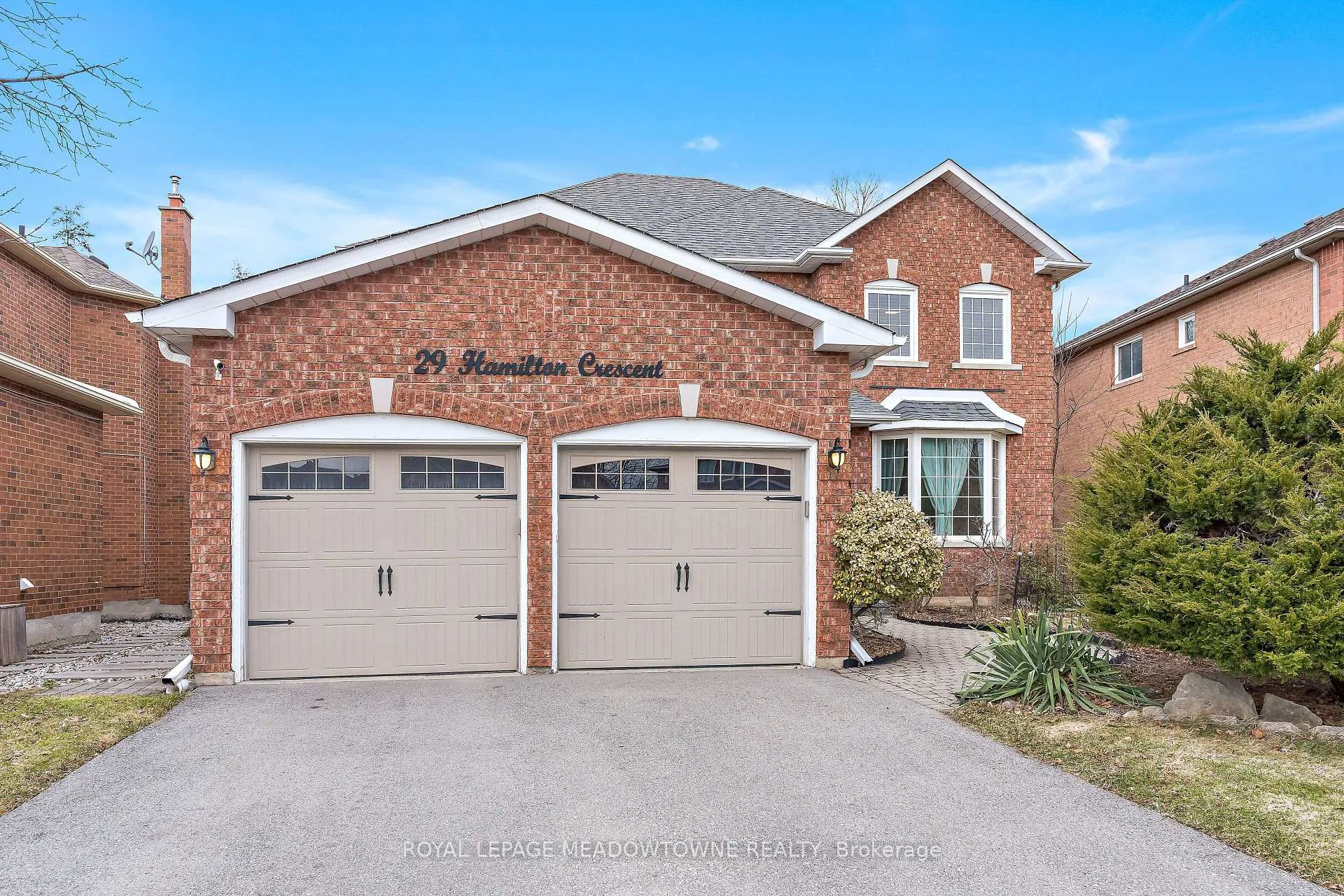 Photo 2 of 29 Hamilton Crescent, Halton Hills, Georgetown — HOMEH