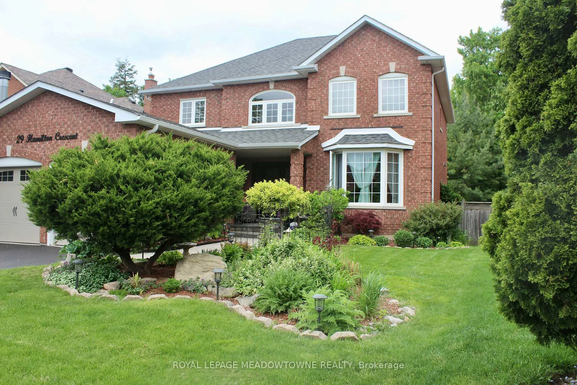 Photo 4 of 29 Hamilton Crescent, Halton Hills, Georgetown — HOMEH