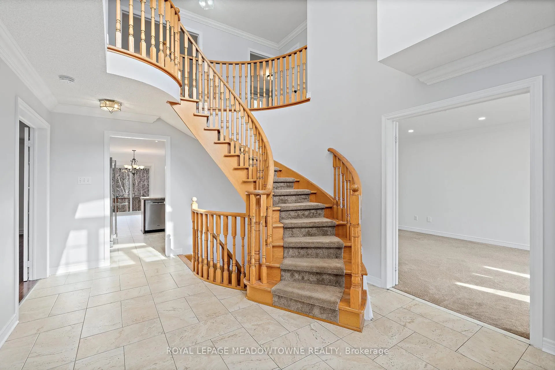 Photo 9 of 29 Hamilton Crescent, Halton Hills, Georgetown — HOMEH