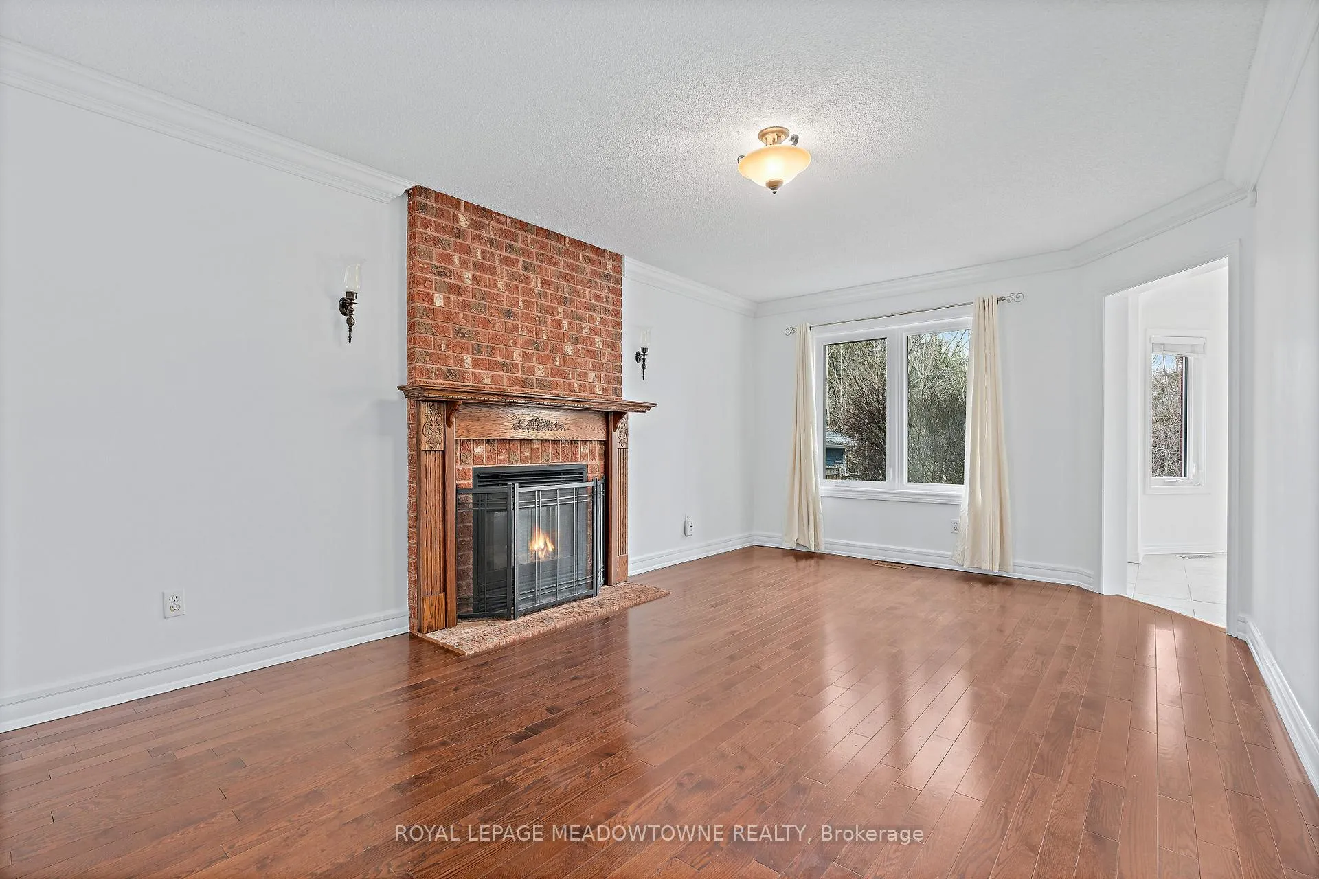 Photo 11 of 29 Hamilton Crescent, Halton Hills, Georgetown — HOMEH