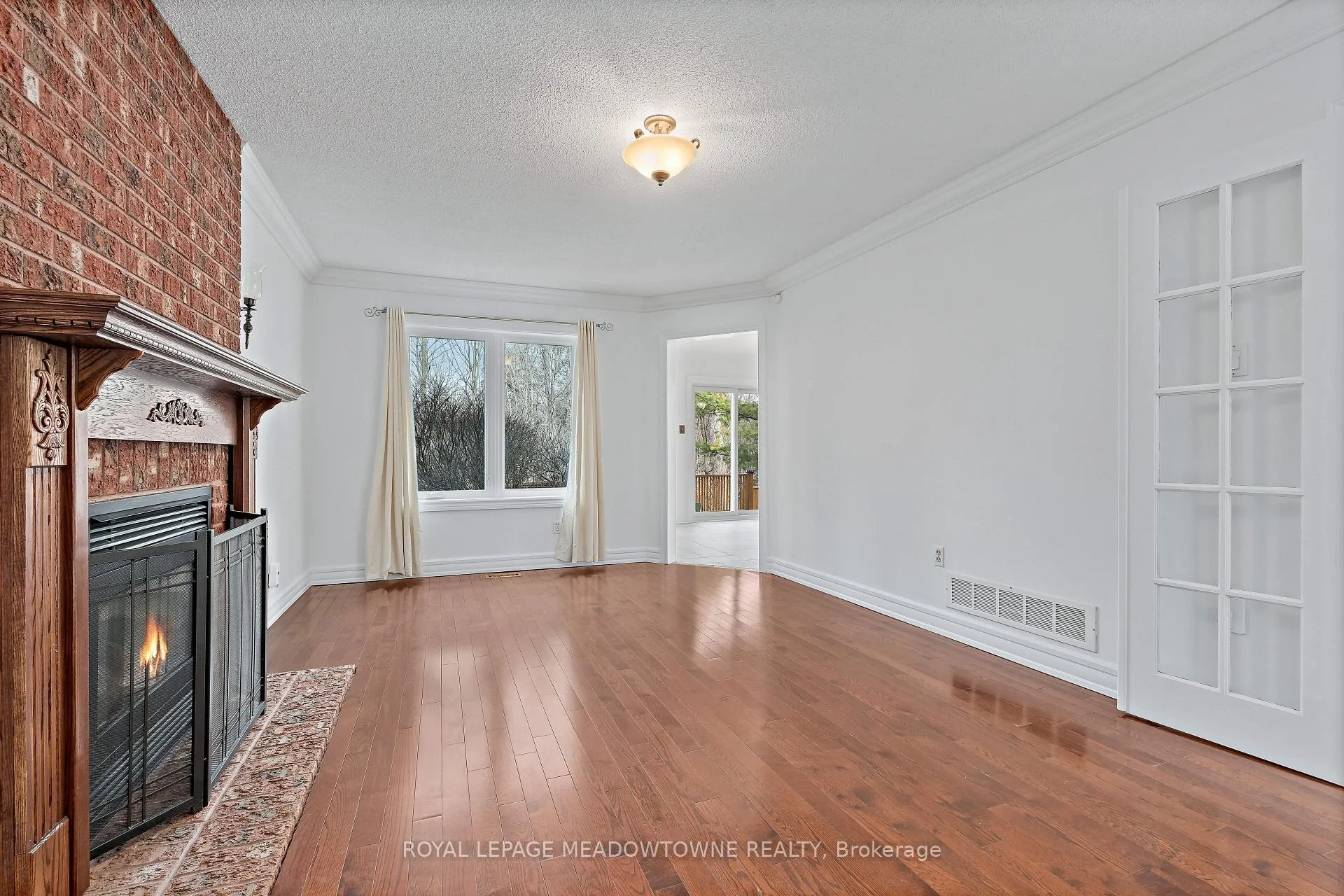 Photo 12 of 29 Hamilton Crescent, Halton Hills, Georgetown — HOMEH
