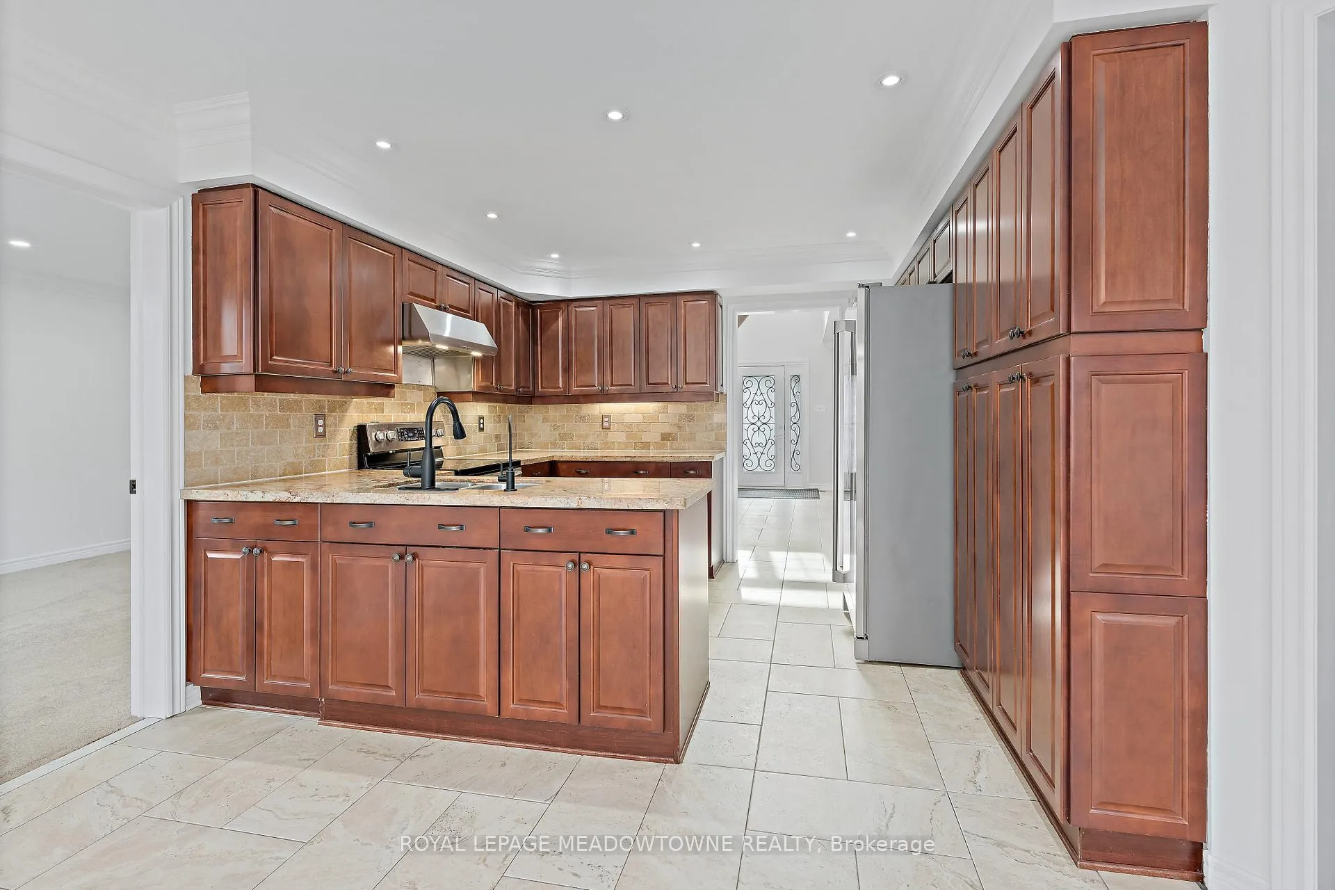 Photo 13 of 29 Hamilton Crescent, Halton Hills, Georgetown — HOMEH