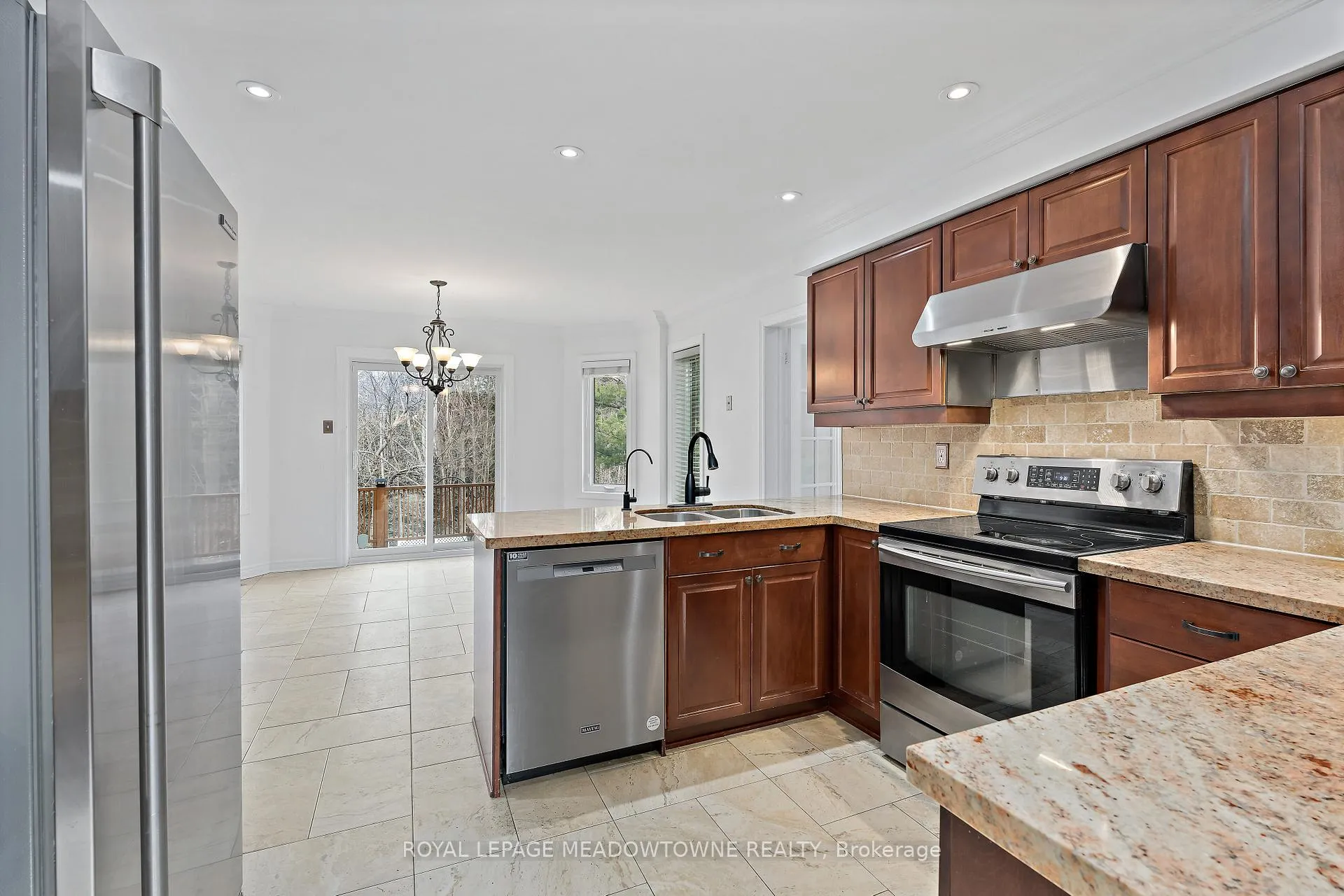 Photo 16 of 29 Hamilton Crescent, Halton Hills, Georgetown — HOMEH