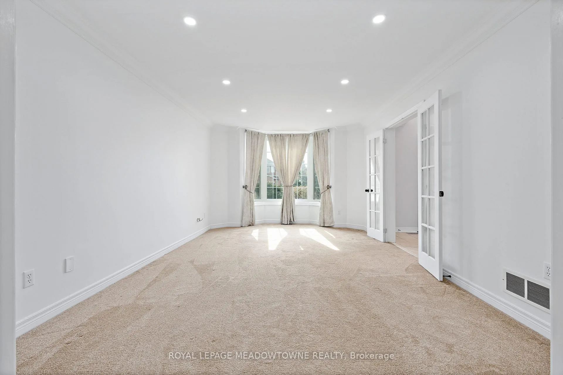 Photo 20 of 29 Hamilton Crescent, Halton Hills, Georgetown — HOMEH