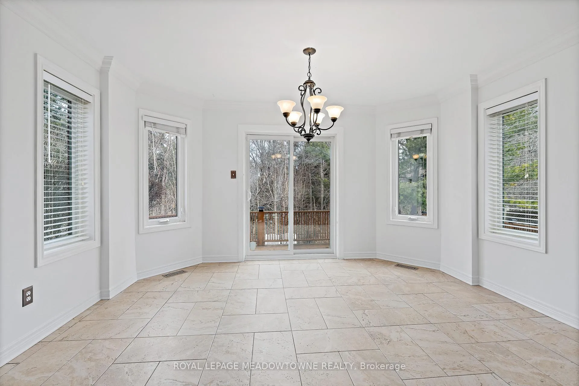 Photo 21 of 29 Hamilton Crescent, Halton Hills, Georgetown — HOMEH