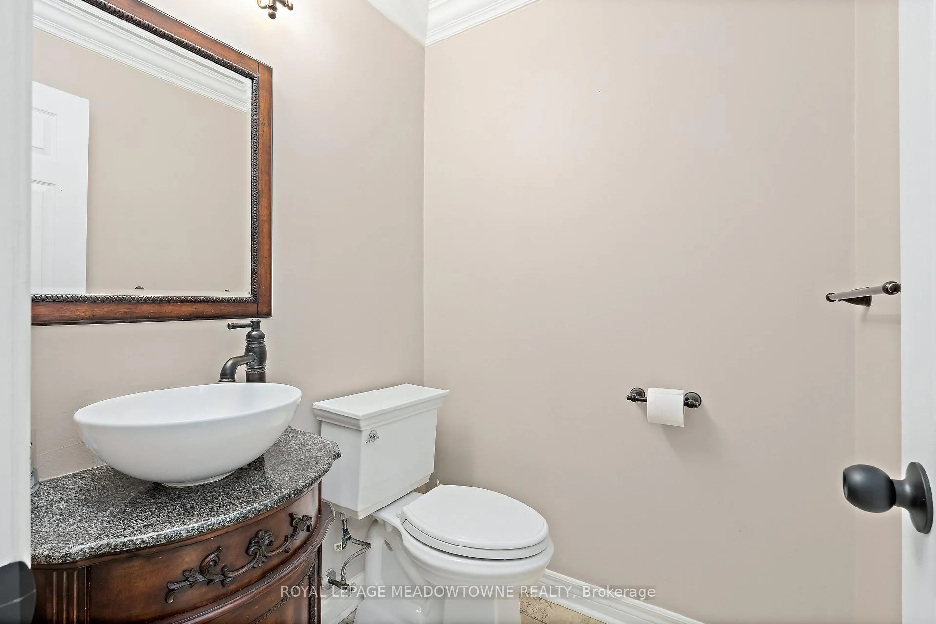 Photo 23 of 29 Hamilton Crescent, Halton Hills, Georgetown — HOMEH