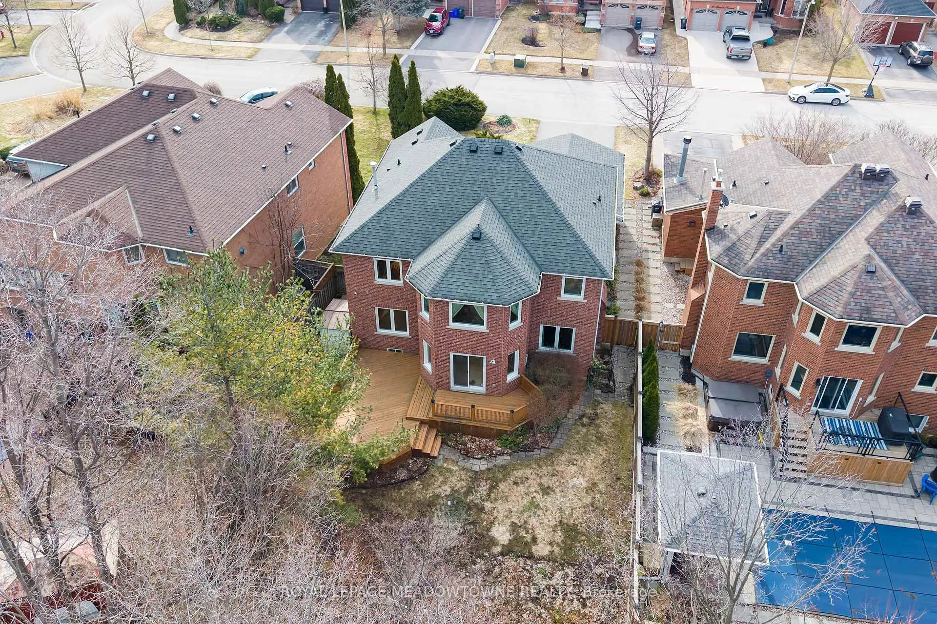 Photo 42 of 29 Hamilton Crescent, Halton Hills, Georgetown — HOMEH
