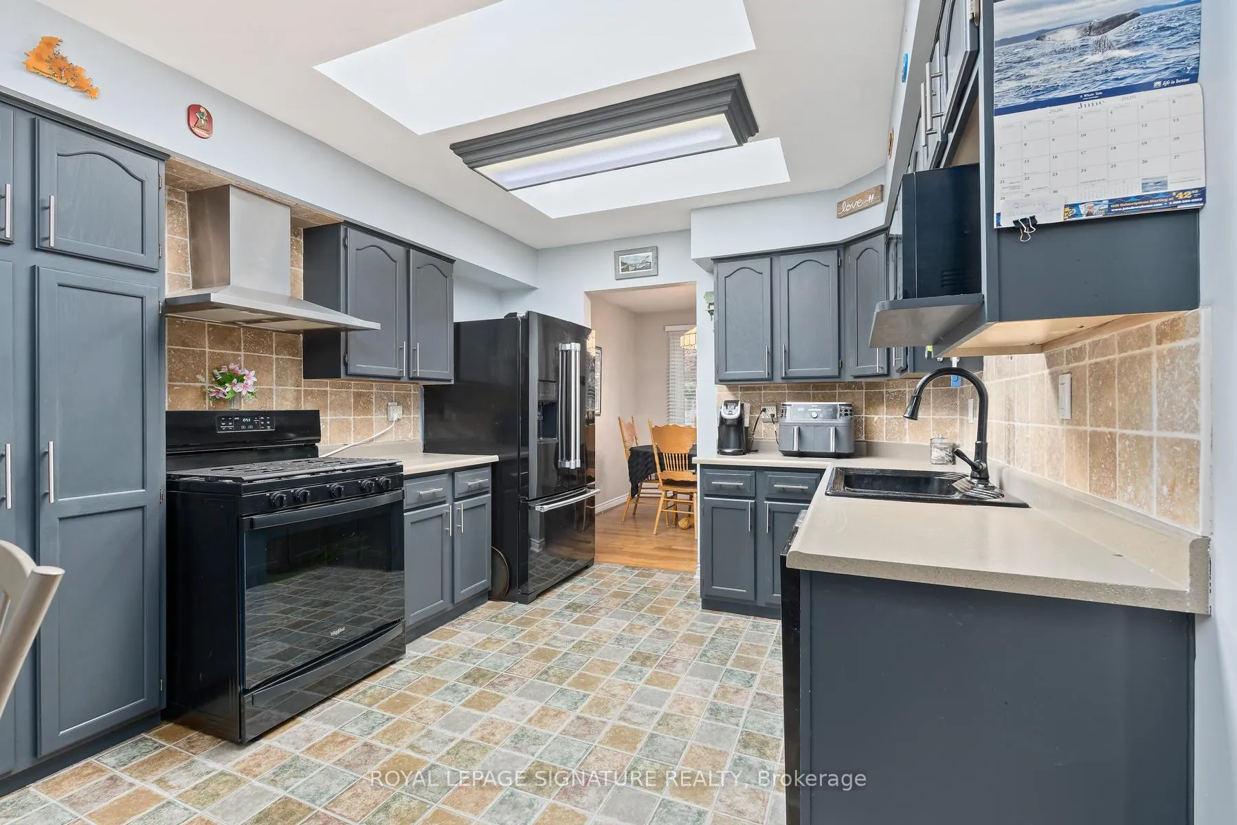 Photo 5 of 29 Newport Avenue, Clarington, Courtice — HOMEH