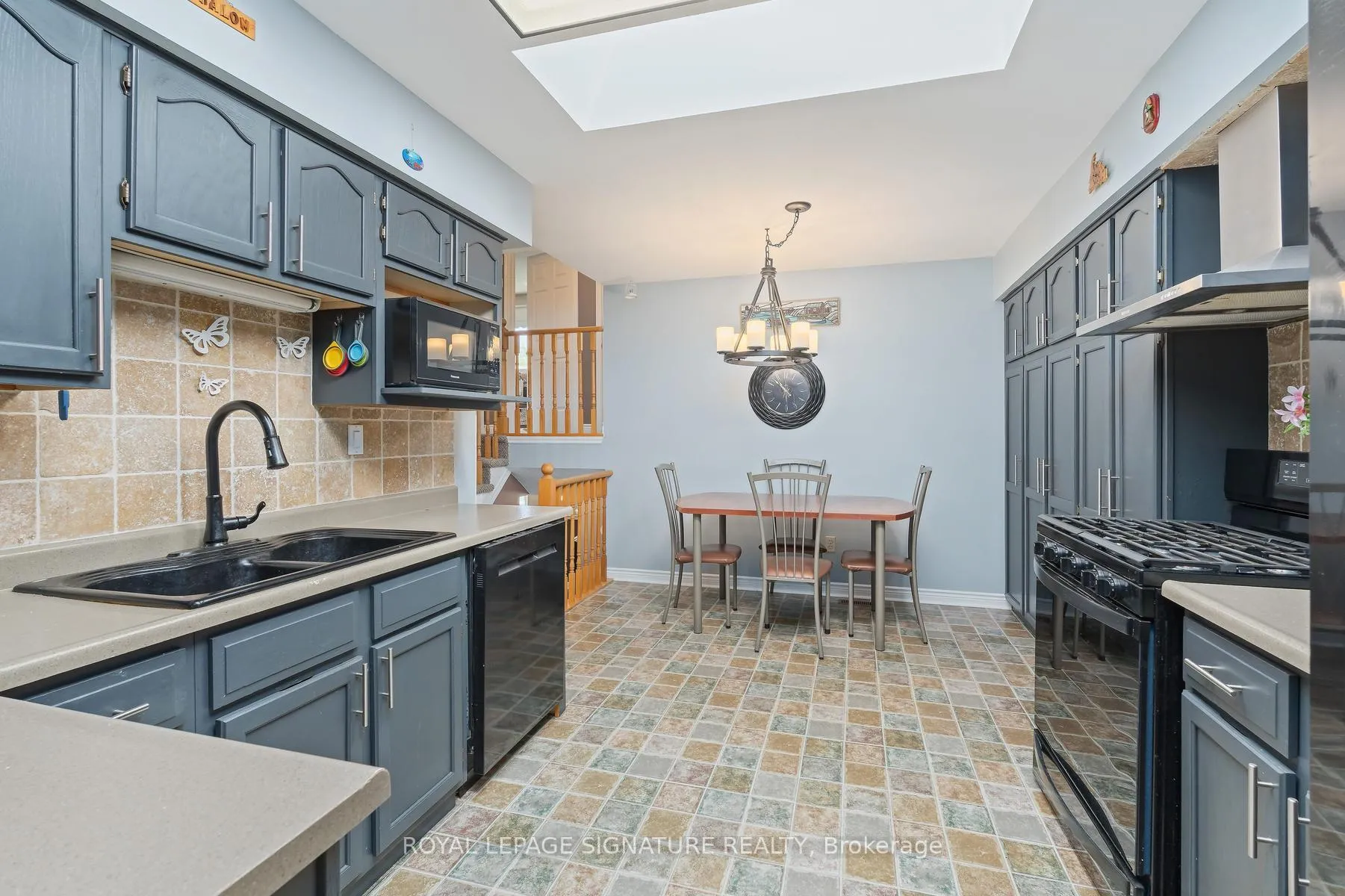 Photo 6 of 29 Newport Avenue, Clarington, Courtice — HOMEH