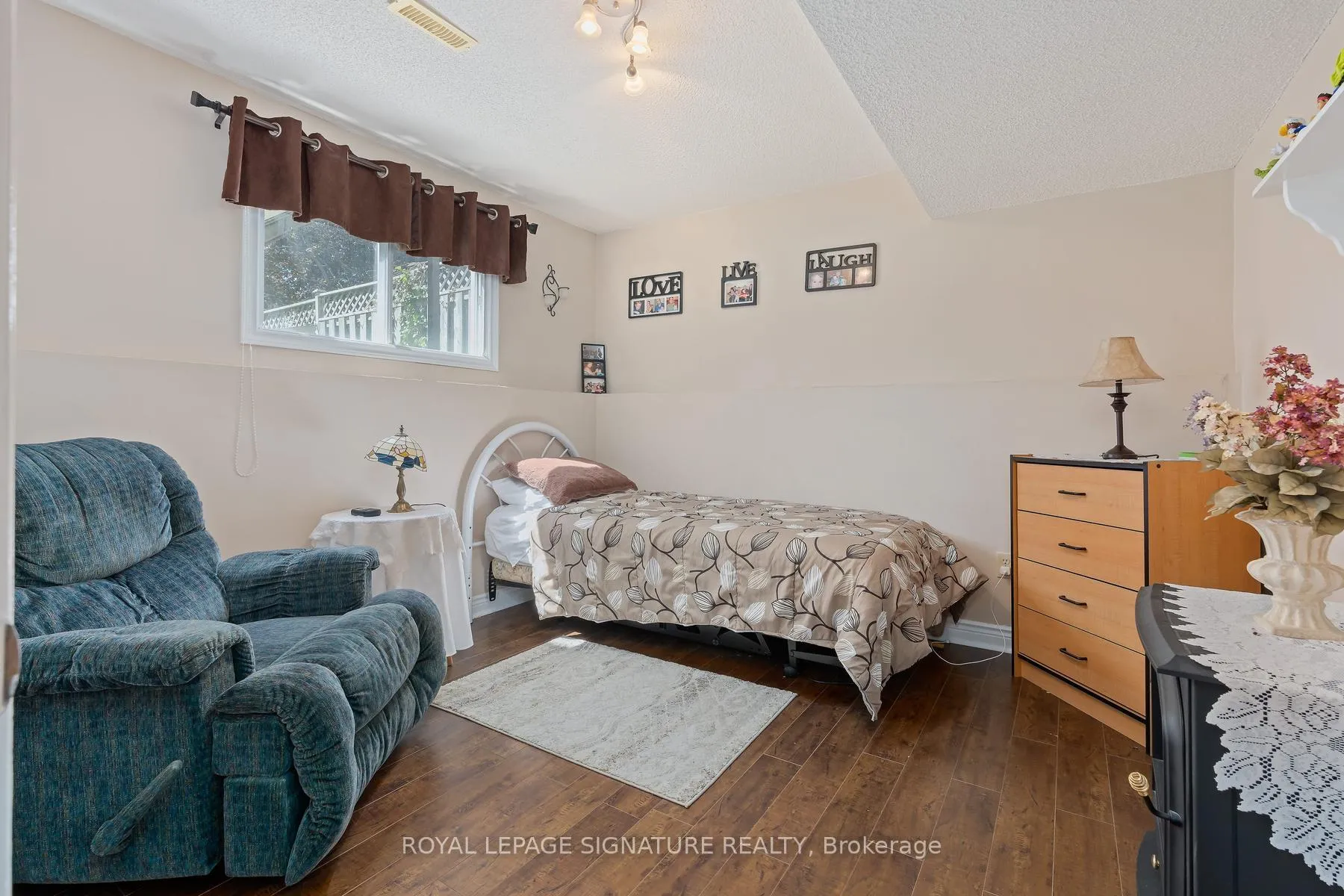 Photo 14 of 29 Newport Avenue, Clarington, Courtice — HOMEH
