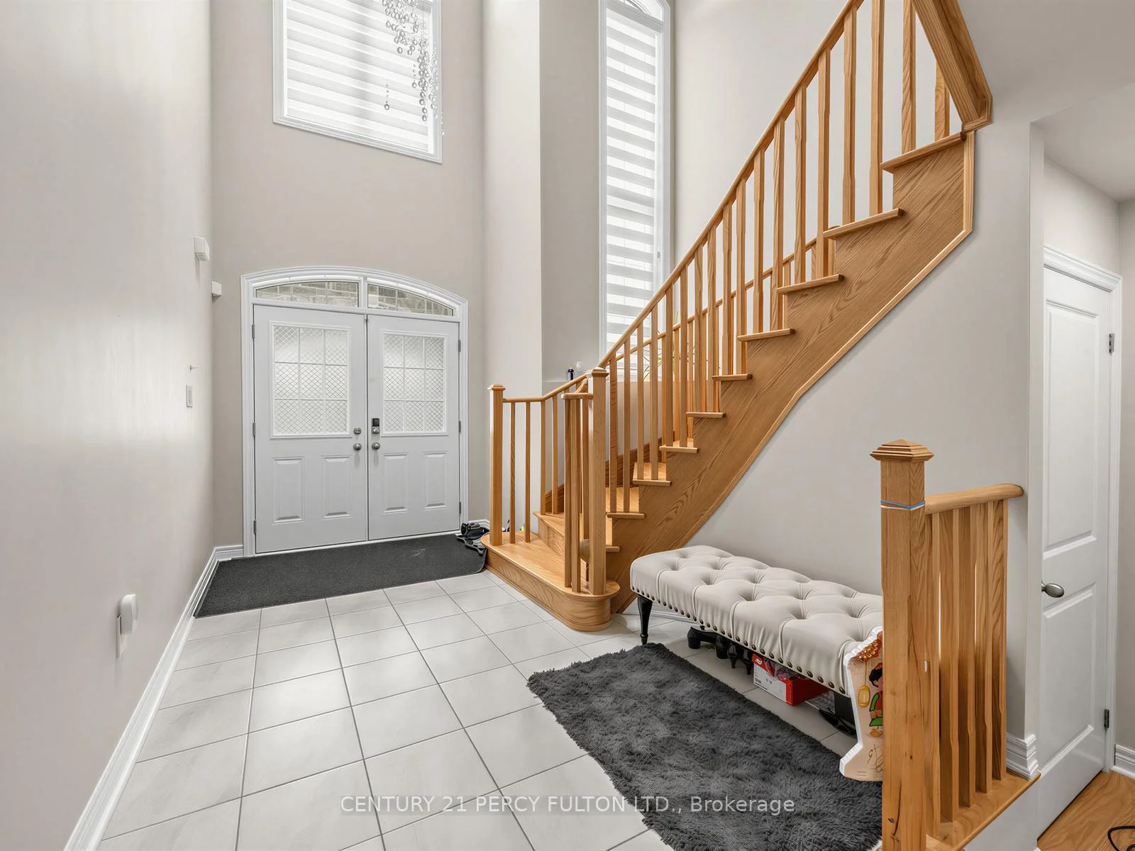 Photo 3 of 54 Farringdon Crescent, Brampton, Northwest Brampton — HOMEH