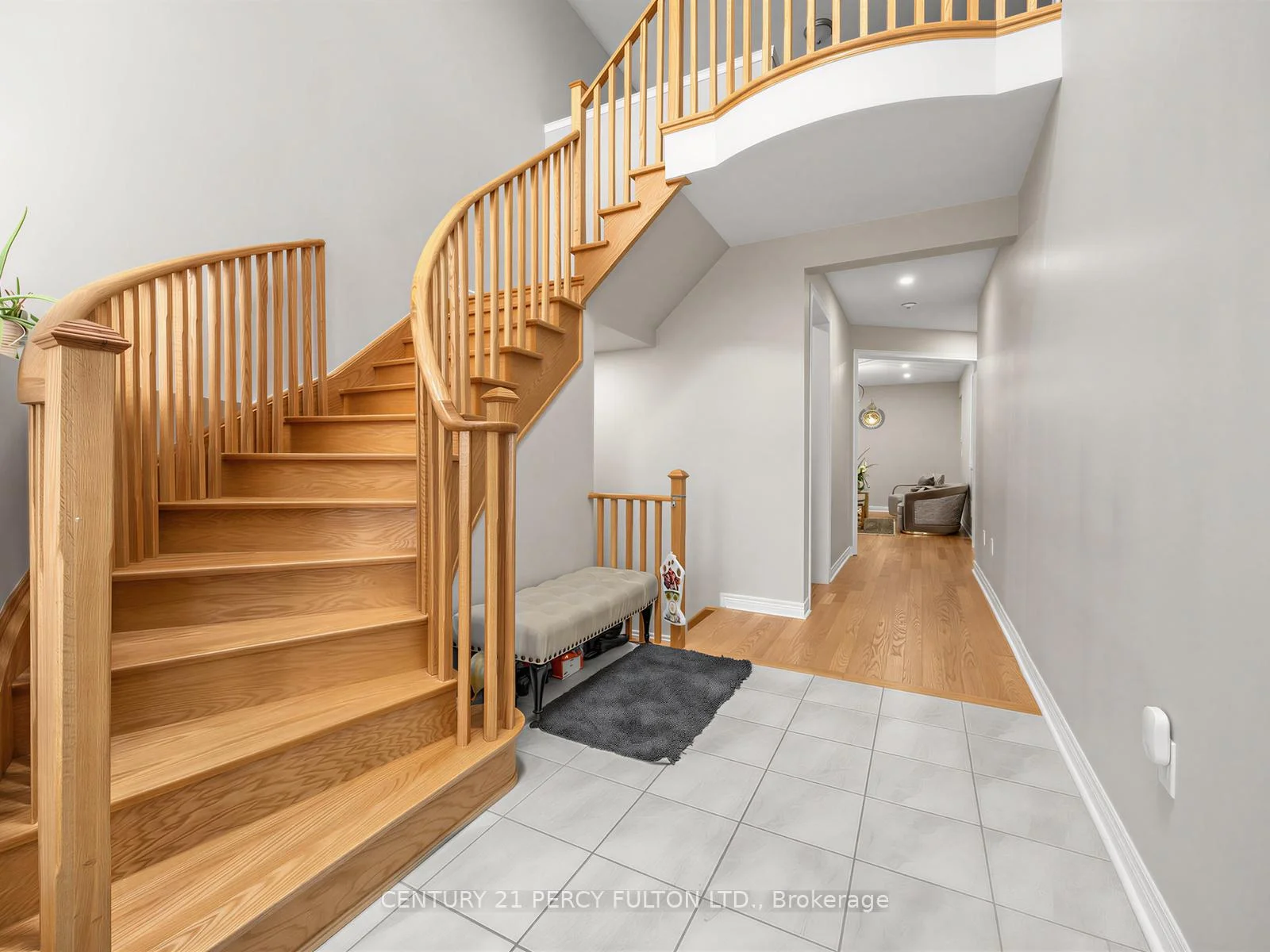 Photo 4 of 54 Farringdon Crescent, Brampton, Northwest Brampton — HOMEH