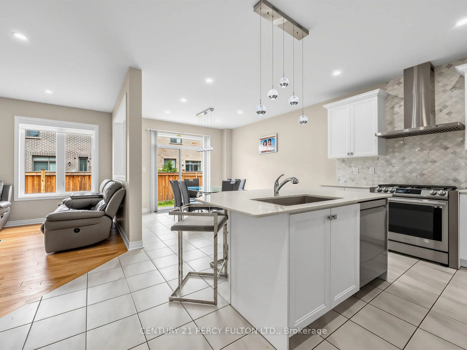Photo 17 of 54 Farringdon Crescent, Brampton, Northwest Brampton — HOMEH
