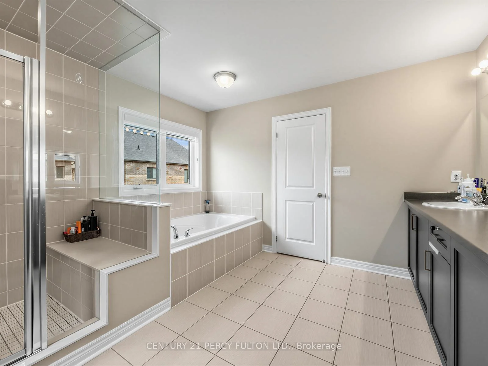 Photo 32 of 54 Farringdon Crescent, Brampton, Northwest Brampton — HOMEH