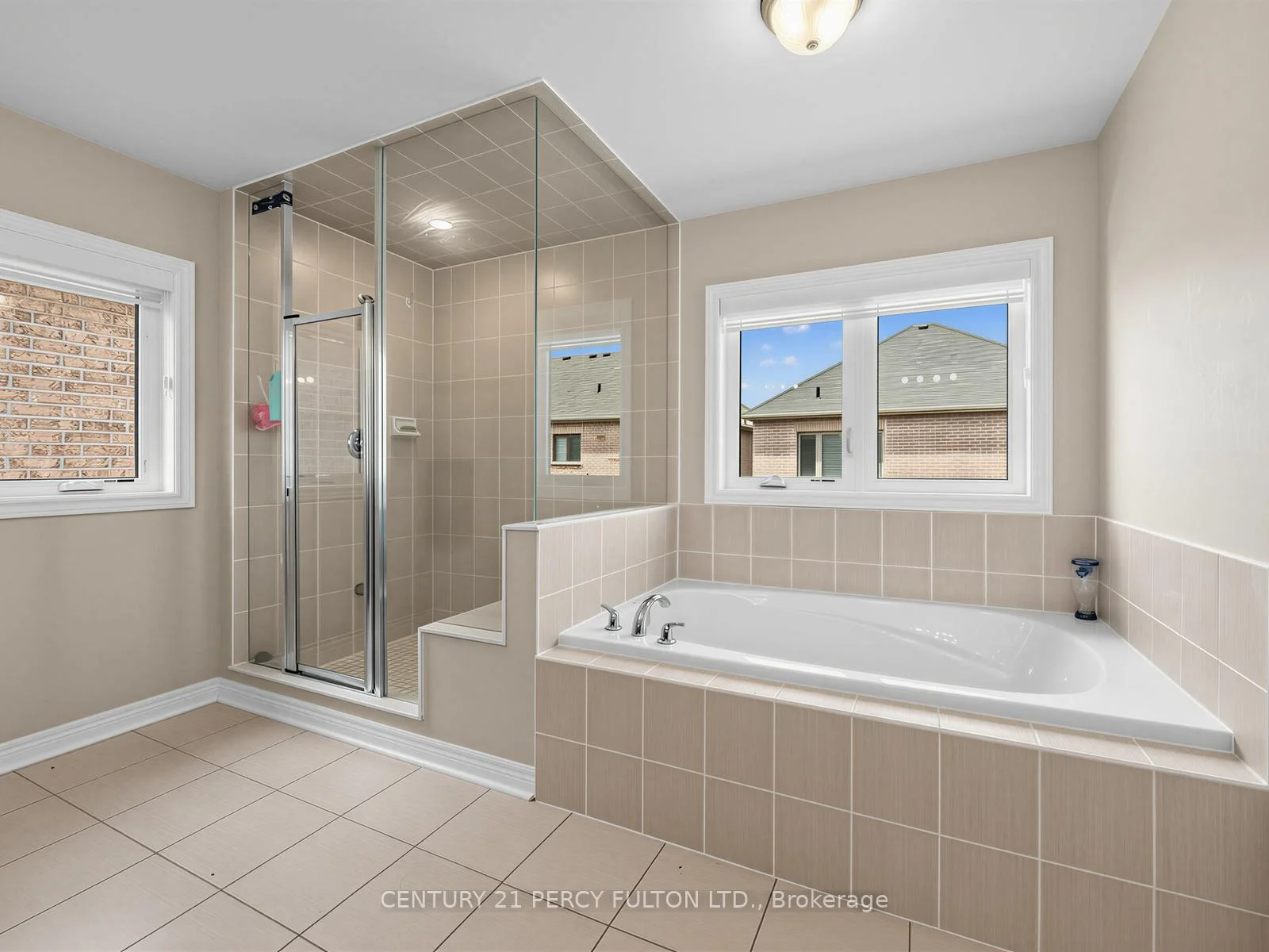 Photo 33 of 54 Farringdon Crescent, Brampton, Northwest Brampton — HOMEH