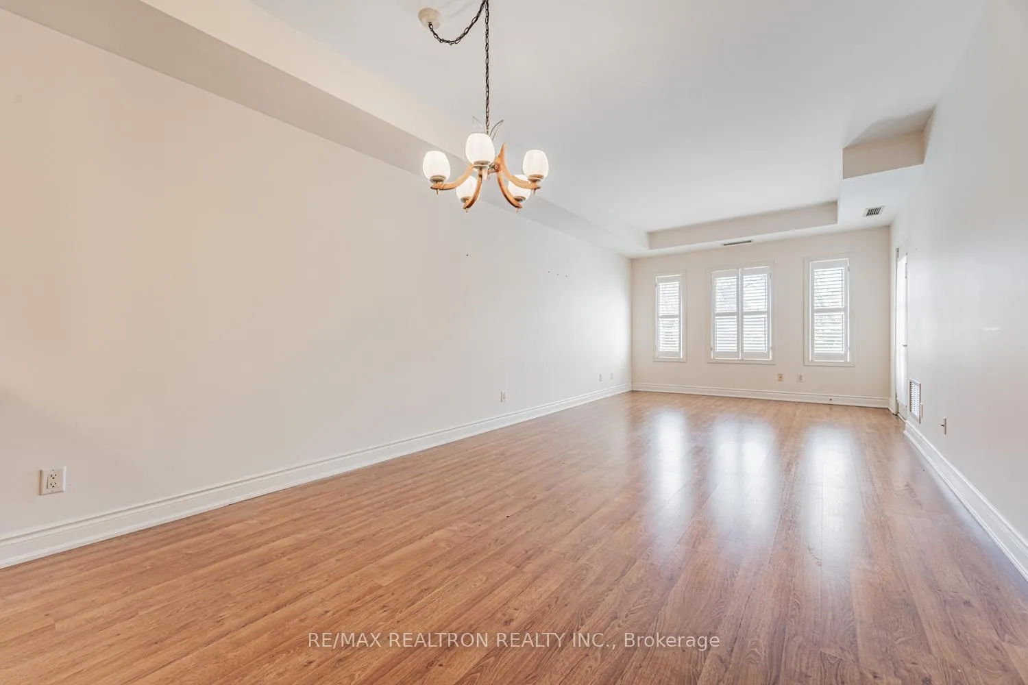 Photo 2 of Unit 207, 9901 Keele Street, Vaughan, Maple — HOMEH