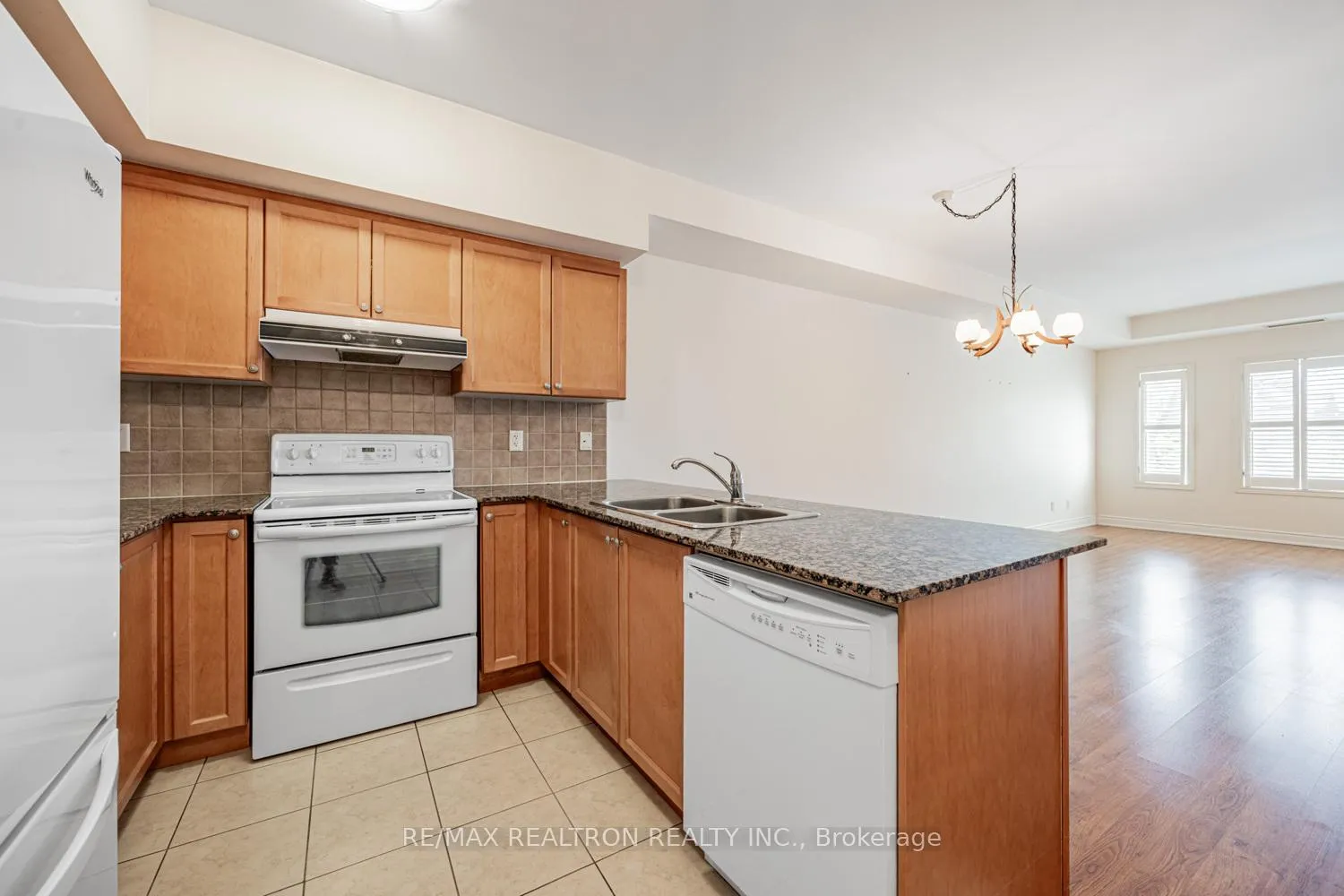Photo 6 of Unit 207, 9901 Keele Street, Vaughan, Maple — HOMEH