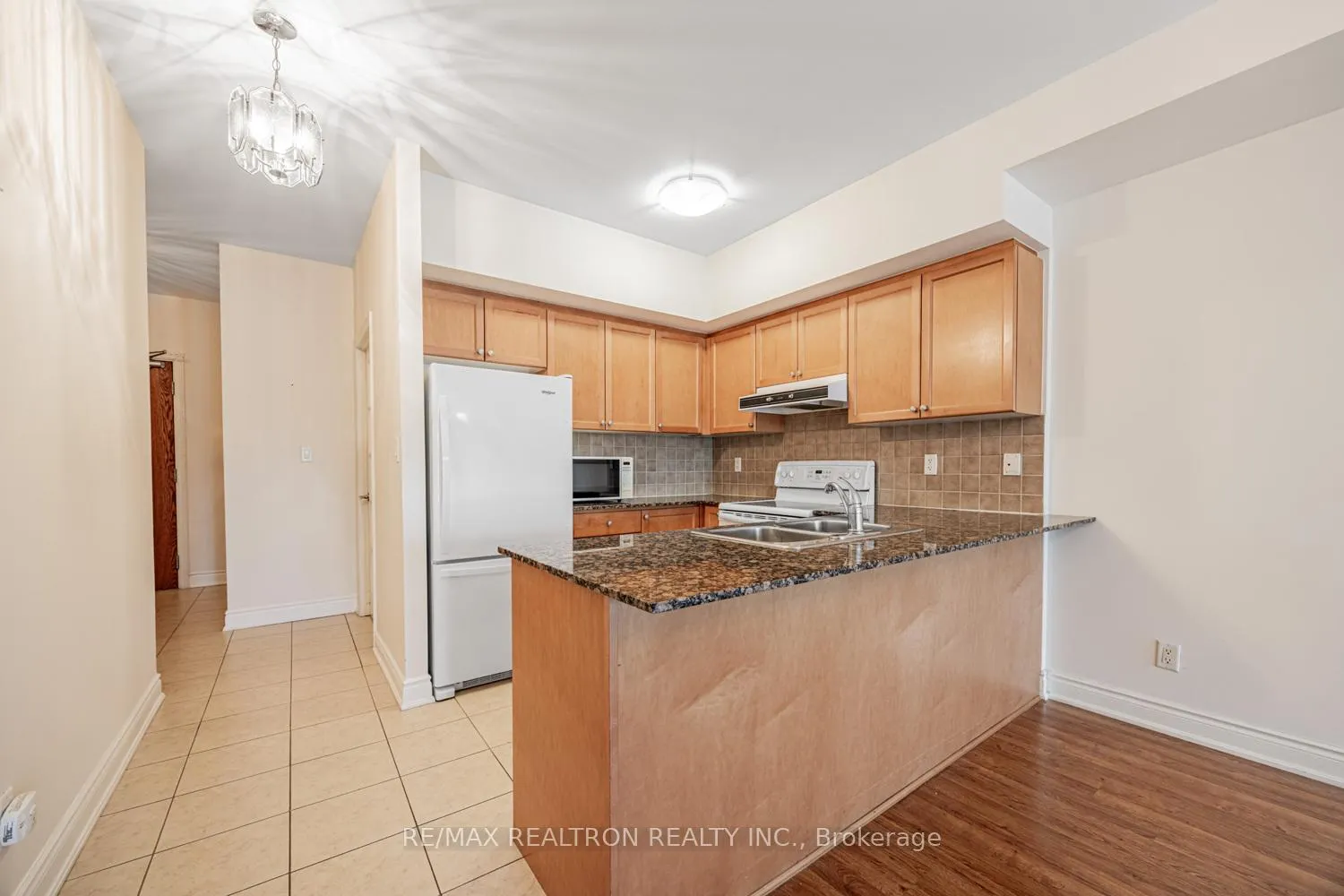 Photo 7 of Unit 207, 9901 Keele Street, Vaughan, Maple — HOMEH