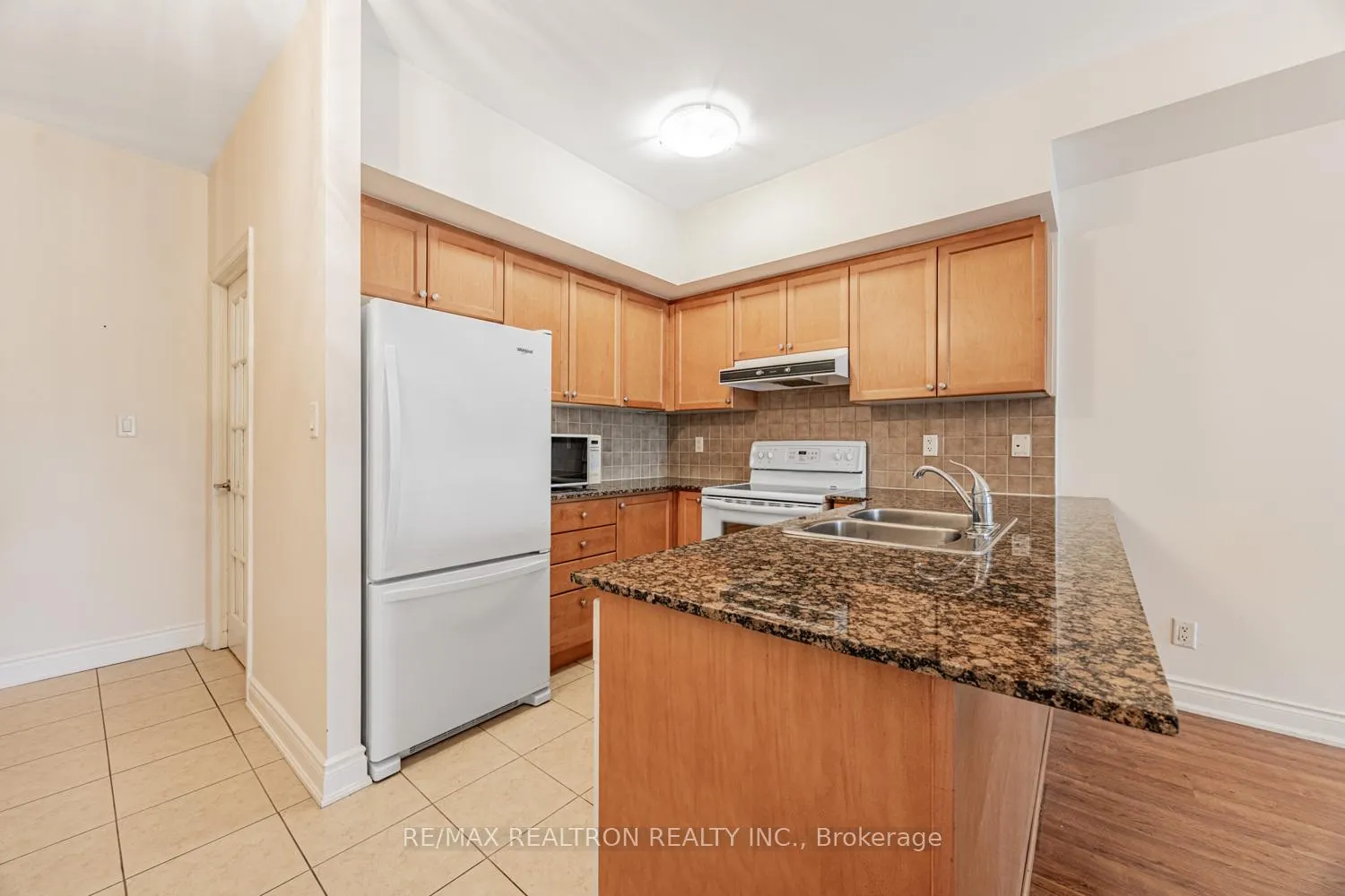 Photo 8 of Unit 207, 9901 Keele Street, Vaughan, Maple — HOMEH