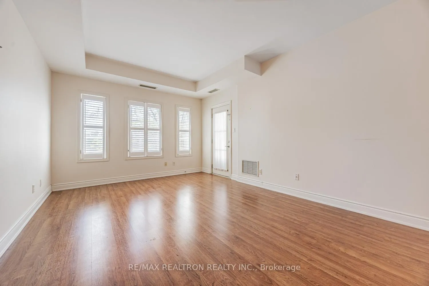 Photo 9 of Unit 207, 9901 Keele Street, Vaughan, Maple — HOMEH