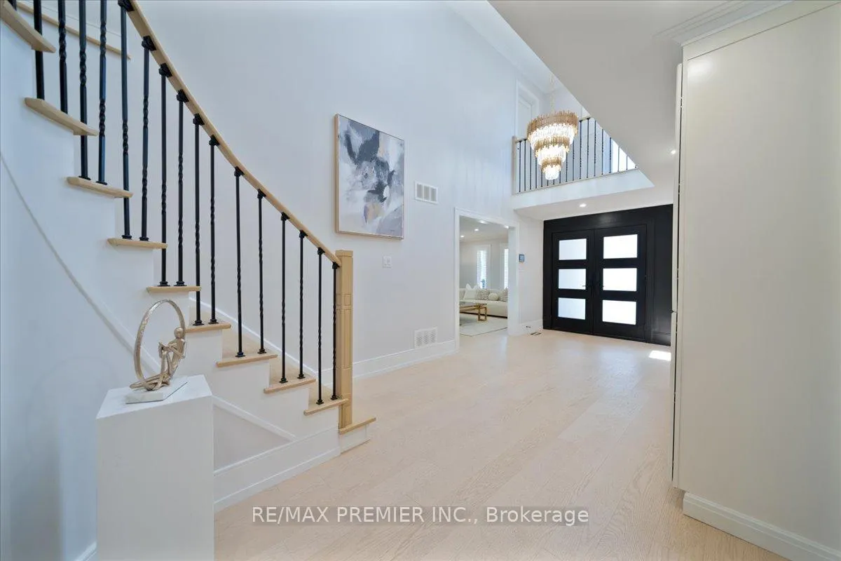 Photo 5 of 157 Jeanne Drive, Vaughan, East Woodbridge — HOMEH