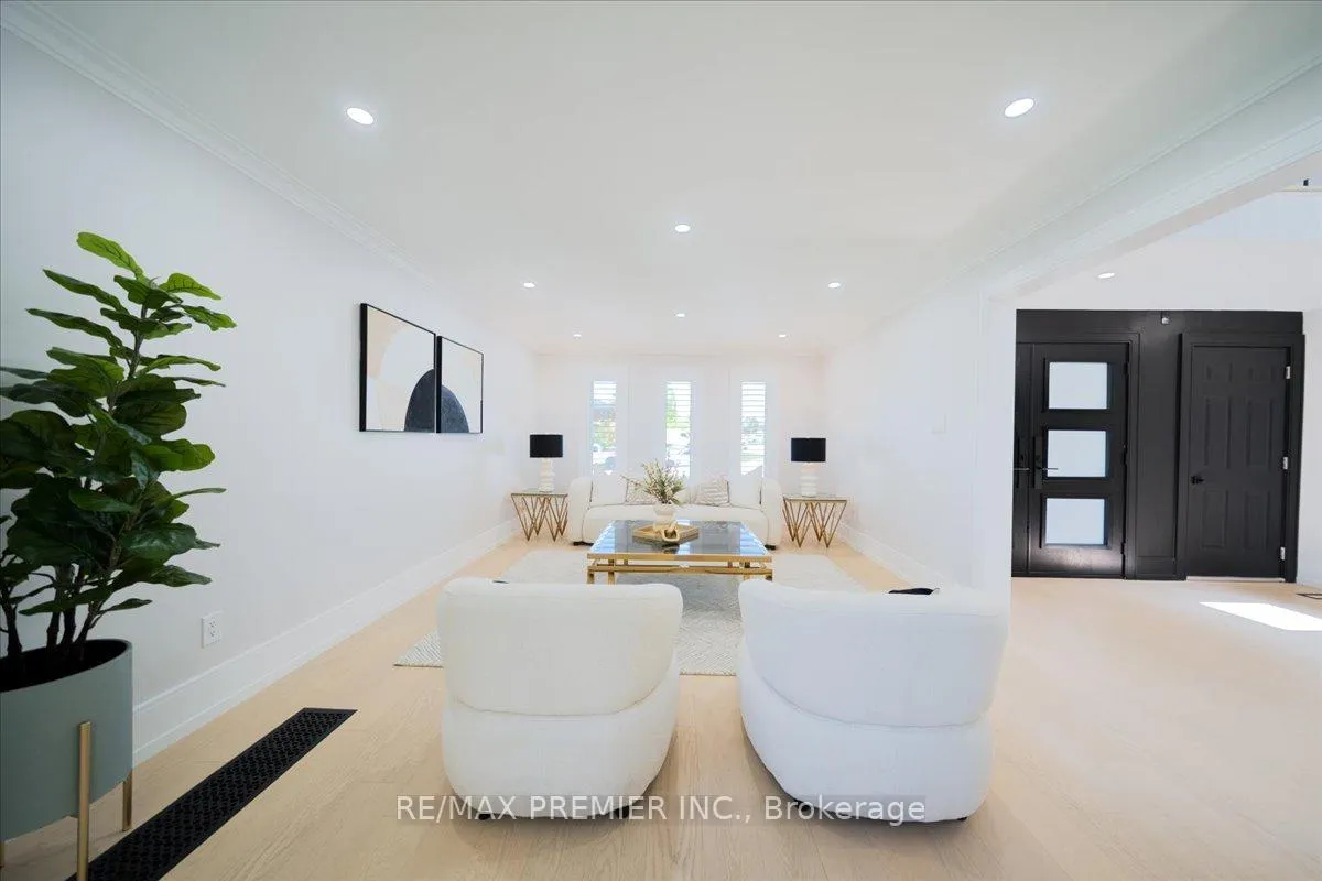 Photo 8 of 157 Jeanne Drive, Vaughan, East Woodbridge — HOMEH