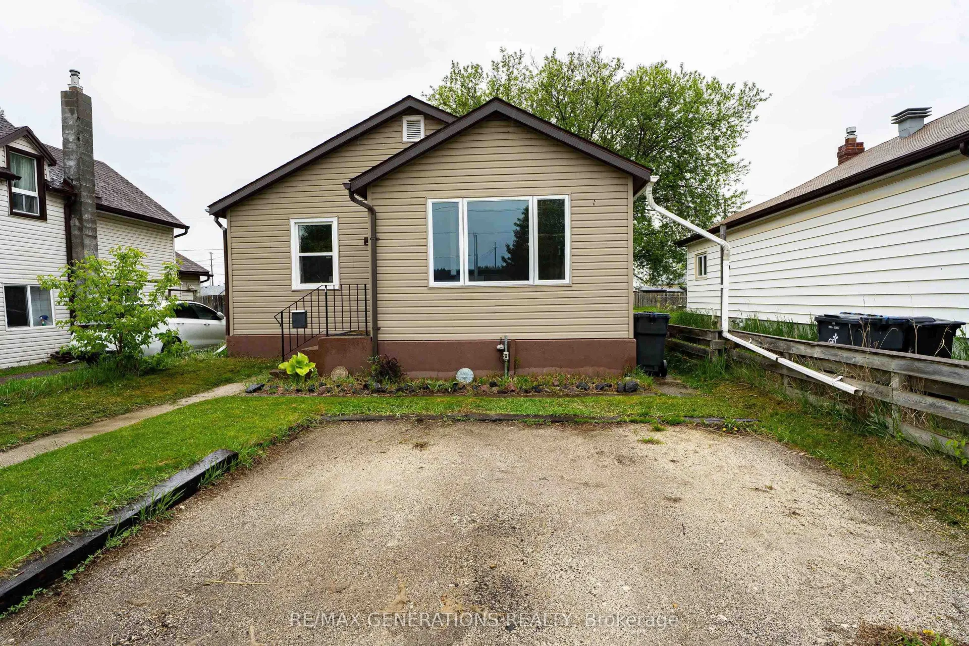 Photo 3 of 251 Brock Street E, Thunder Bay, Westfort — HOMEH
