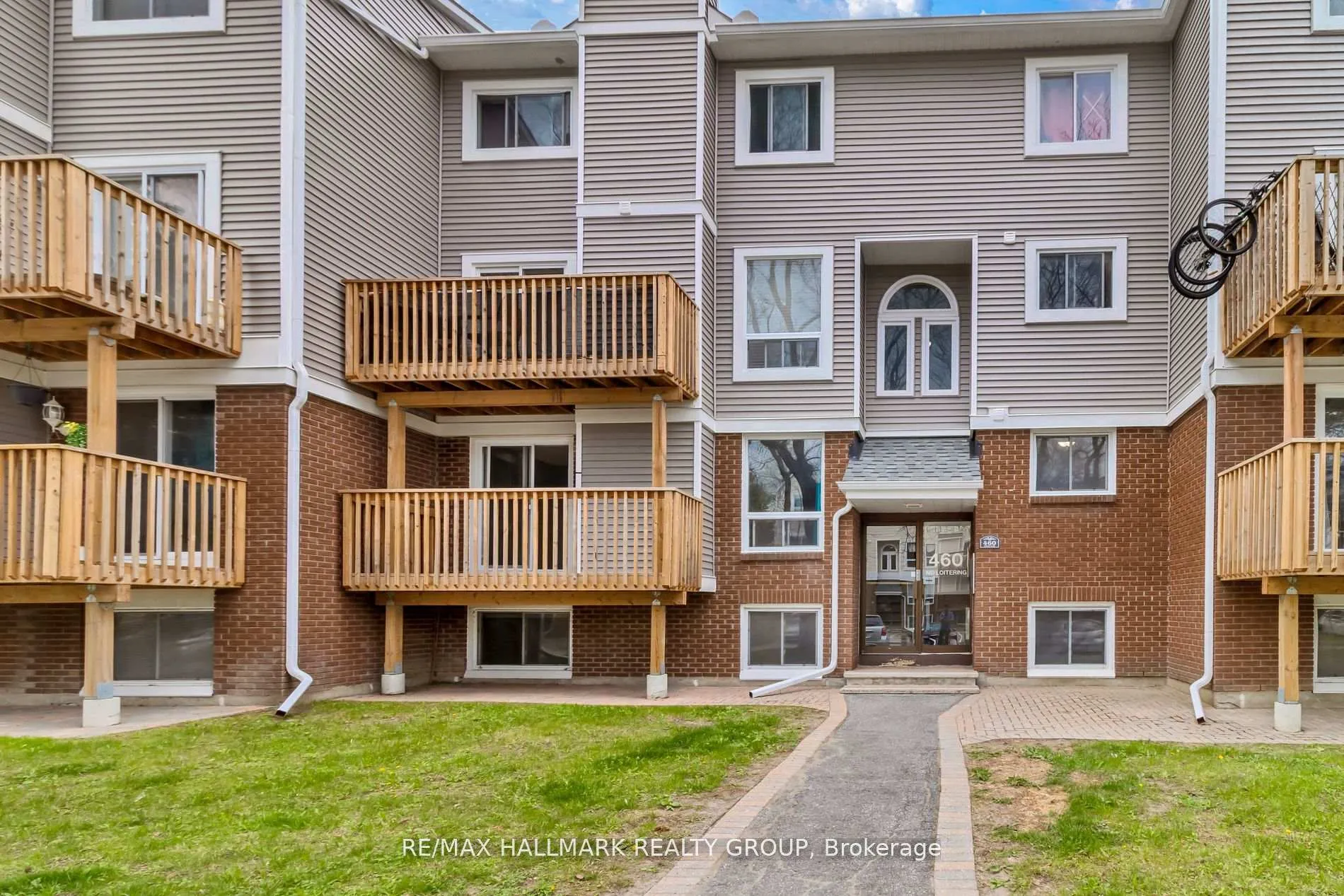Front of Unit 1, 460 Fenerty Court