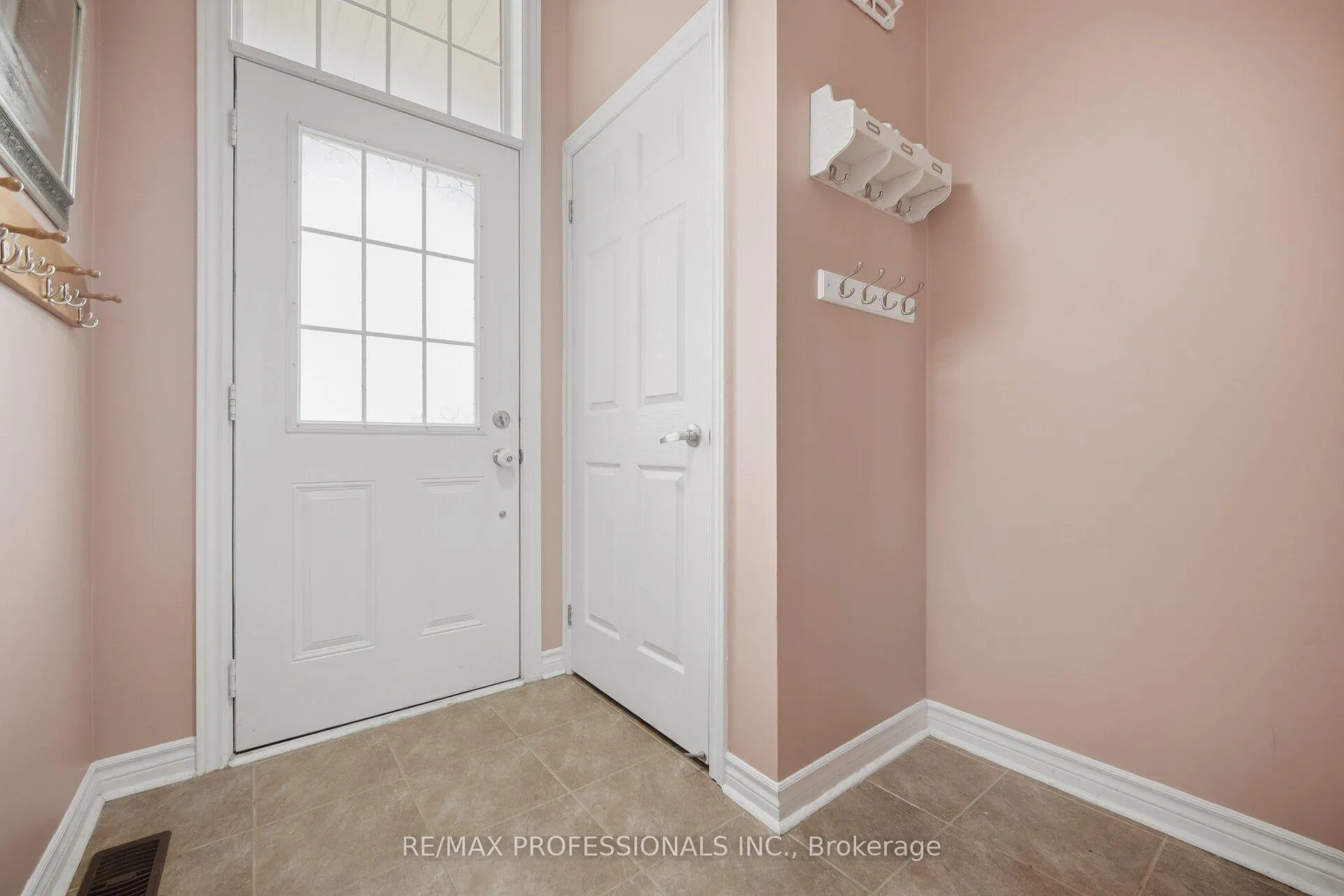 Photo 6 of Unit MAIN & 2ND, 45 Horton Street, Ajax, Central East — HOMEH