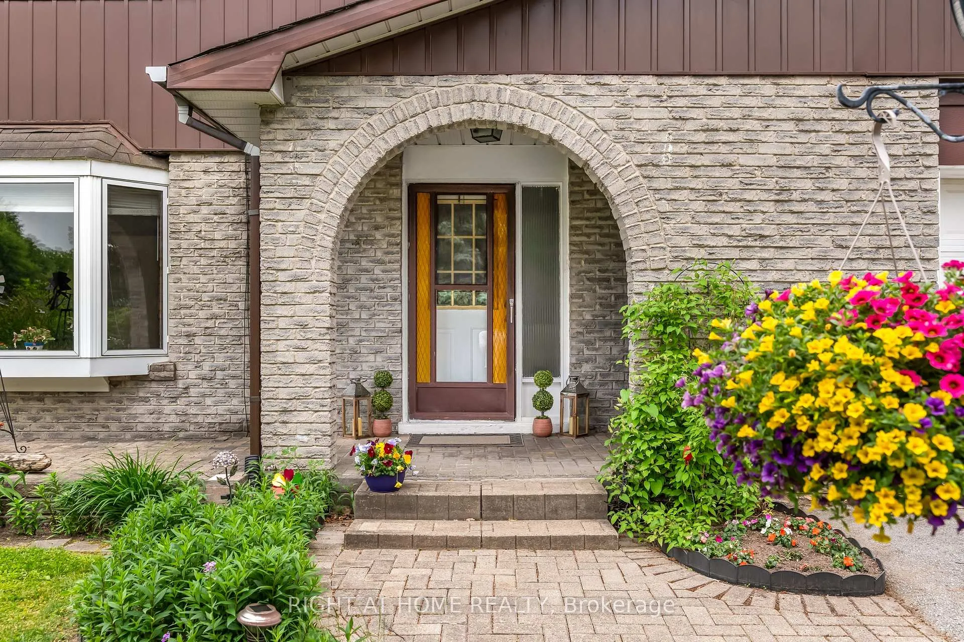 Photo 3 of 40 Colbeck Crescent, New Tecumseth, Alliston — HOMEH