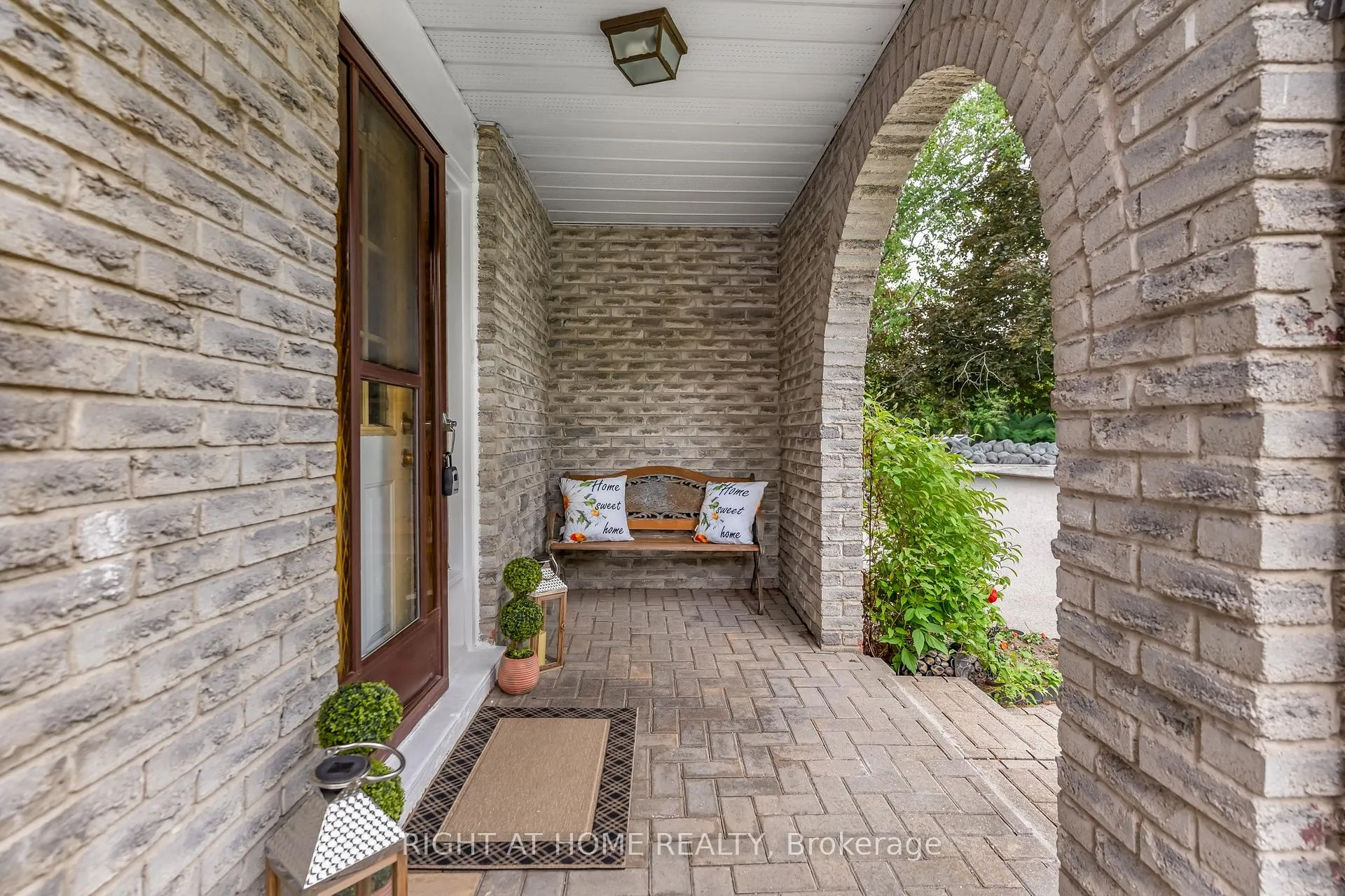 Photo 4 of 40 Colbeck Crescent, New Tecumseth, Alliston — HOMEH
