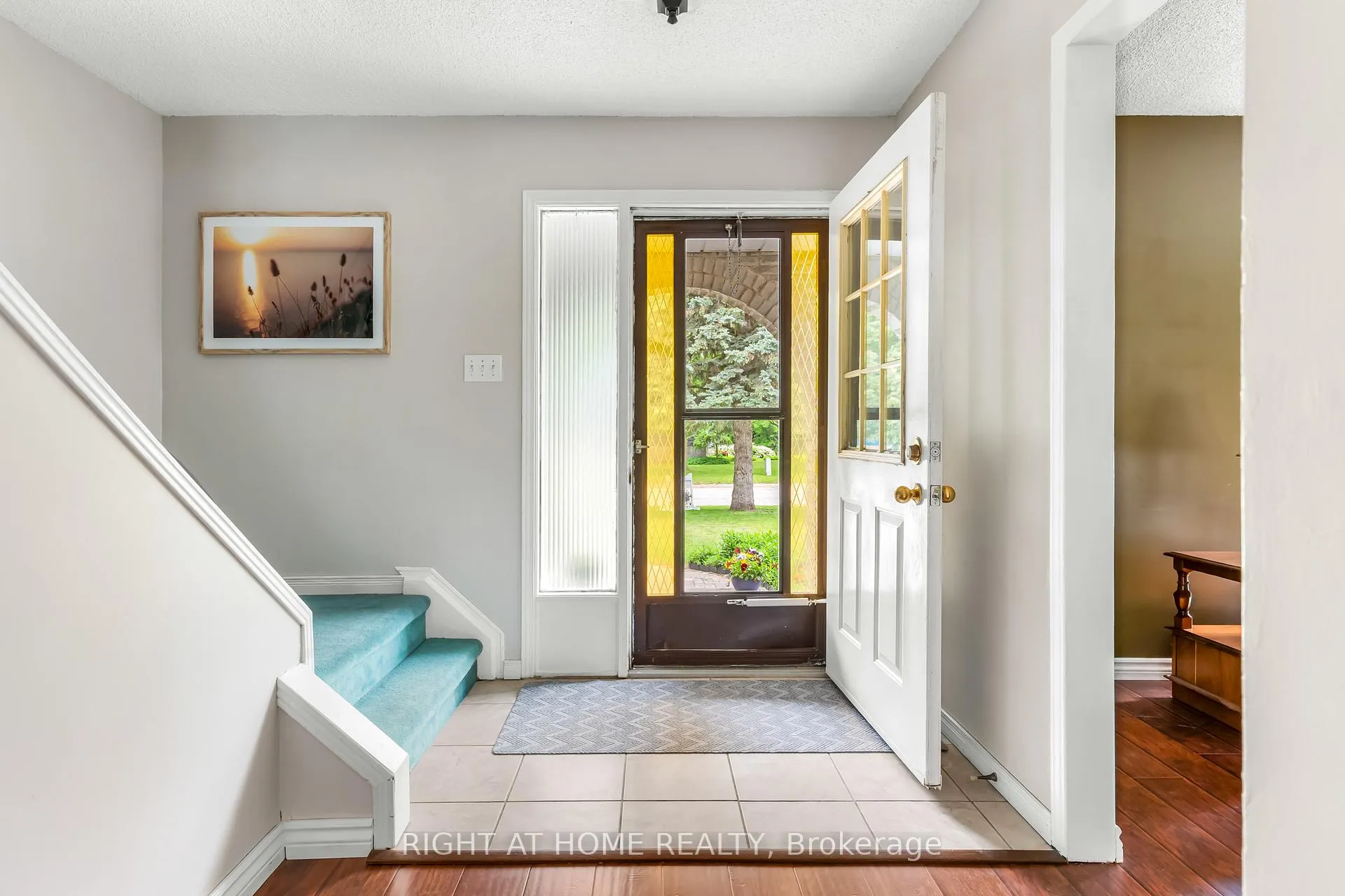 Photo 6 of 40 Colbeck Crescent, New Tecumseth, Alliston — HOMEH