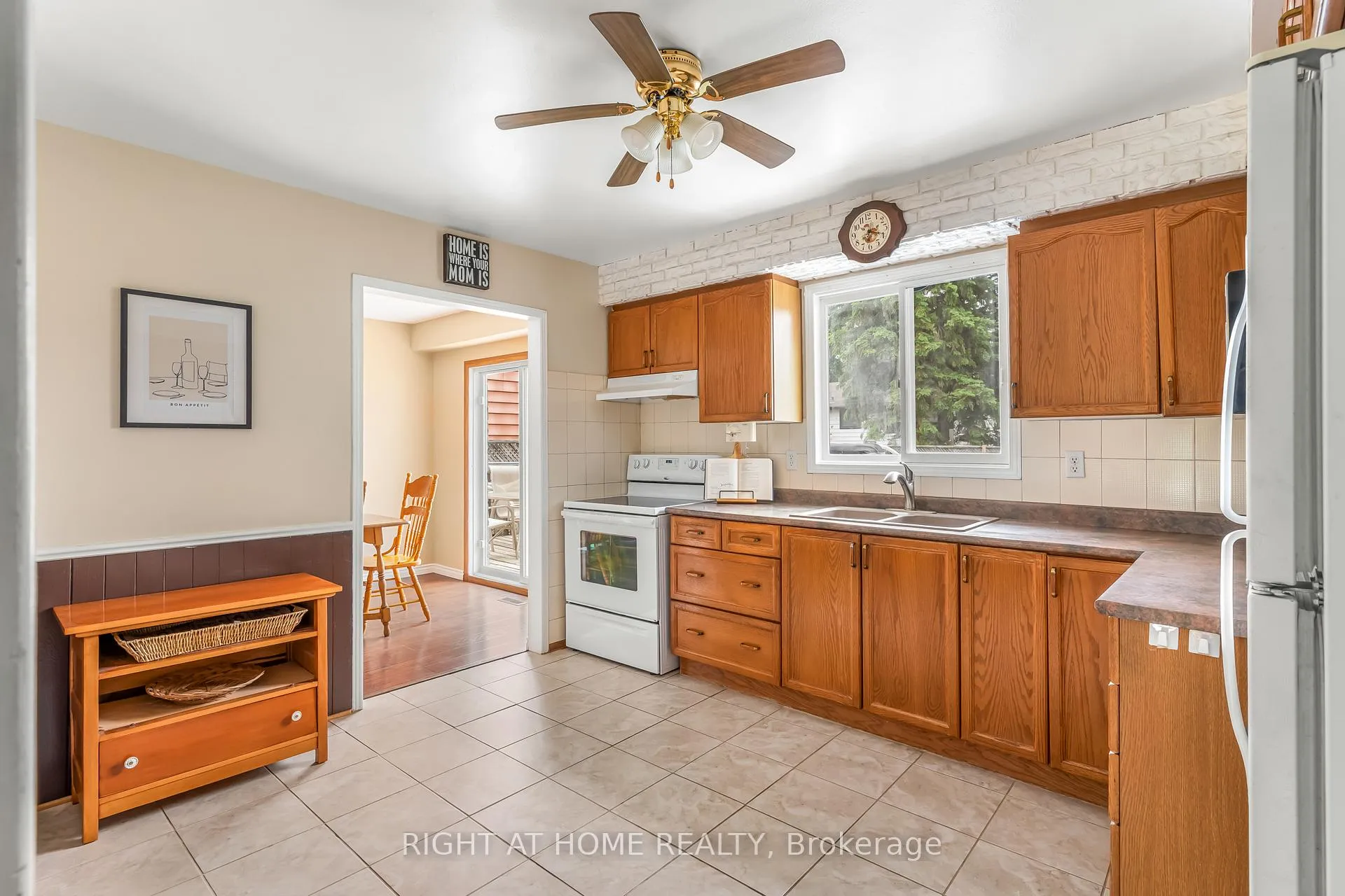 Photo 7 of 40 Colbeck Crescent, New Tecumseth, Alliston — HOMEH