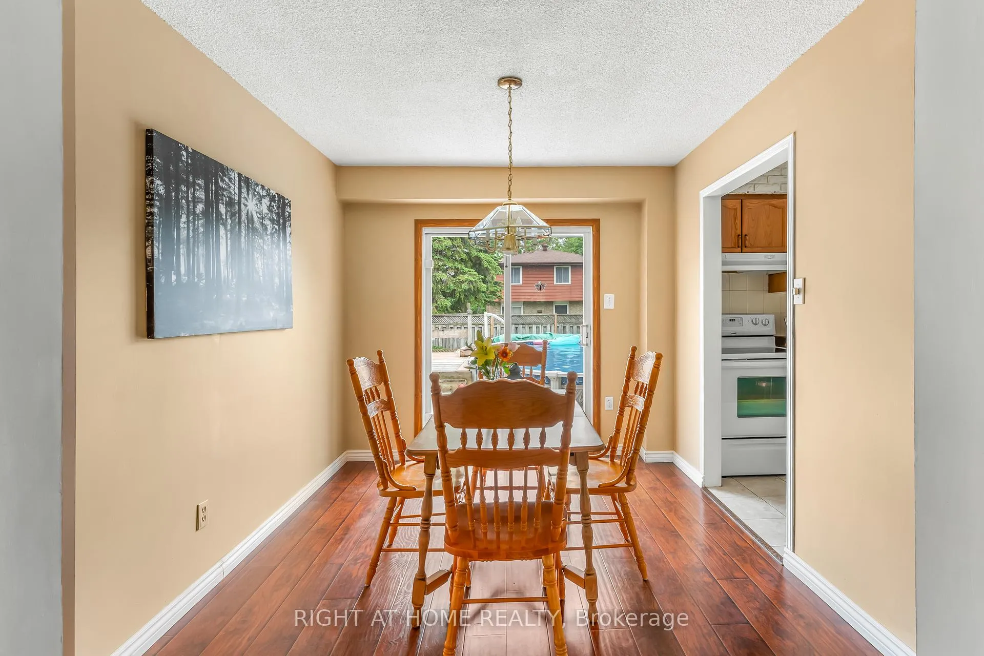 Photo 10 of 40 Colbeck Crescent, New Tecumseth, Alliston — HOMEH