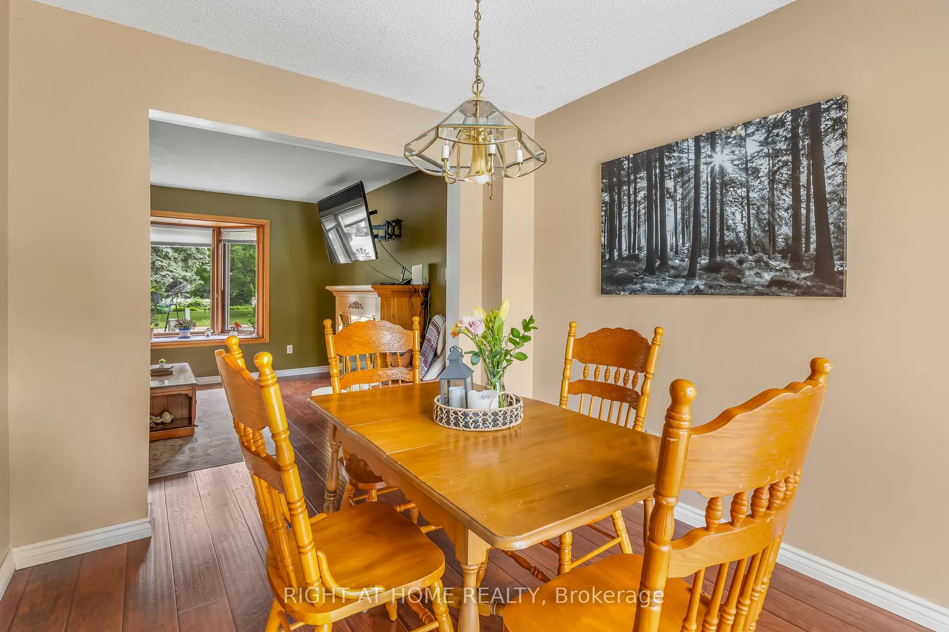 Photo 11 of 40 Colbeck Crescent, New Tecumseth, Alliston — HOMEH