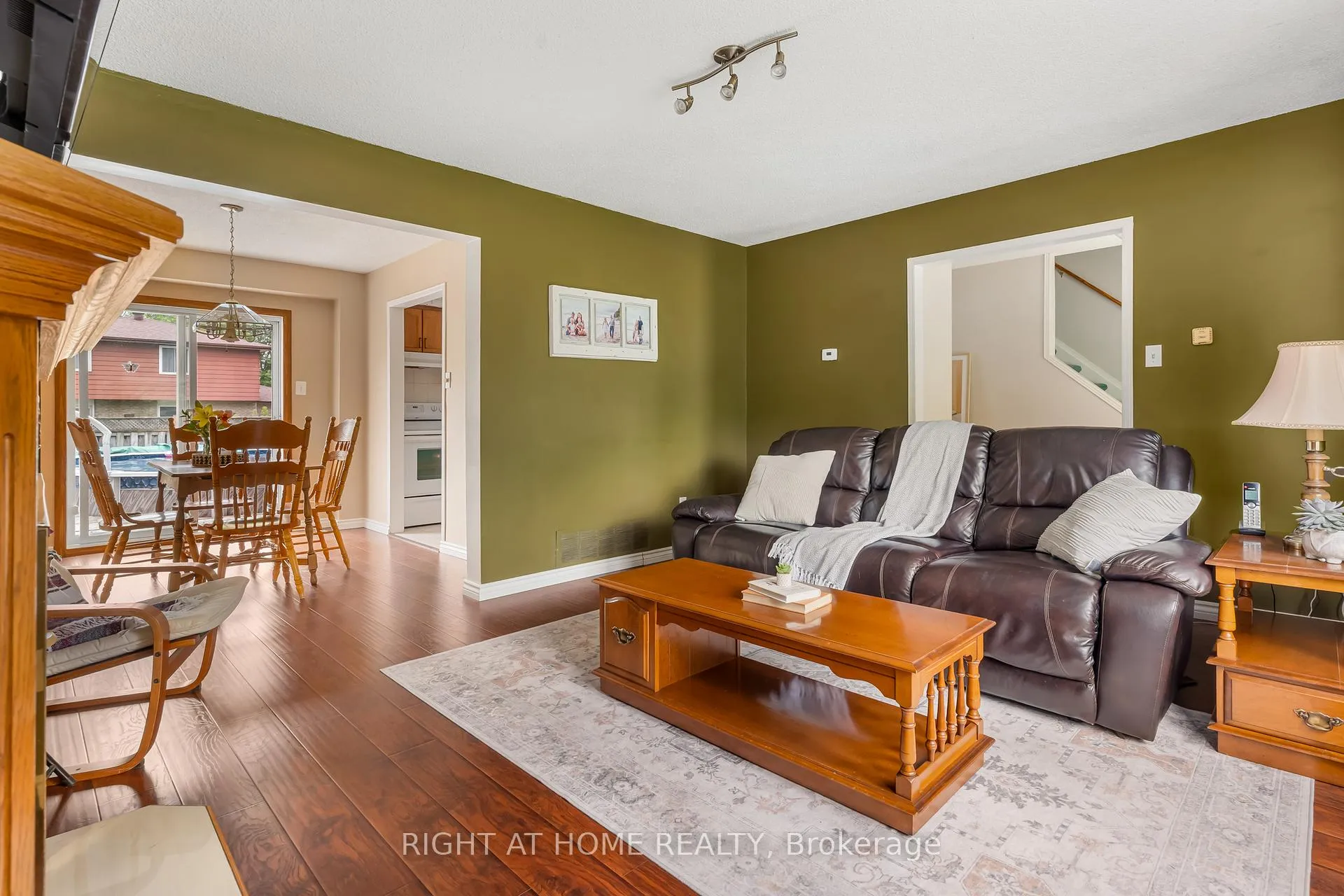 Photo 12 of 40 Colbeck Crescent, New Tecumseth, Alliston — HOMEH