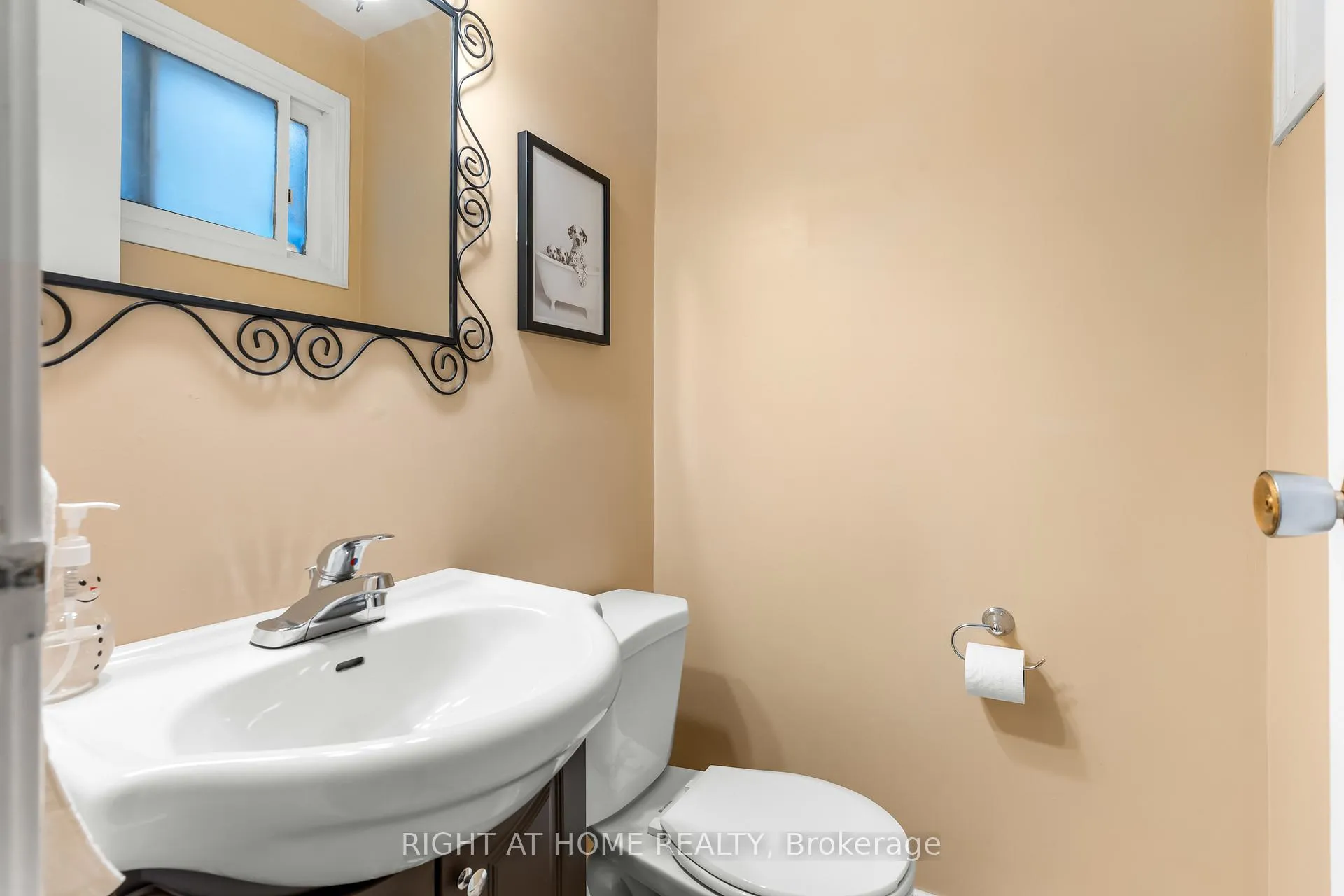 Photo 15 of 40 Colbeck Crescent, New Tecumseth, Alliston — HOMEH
