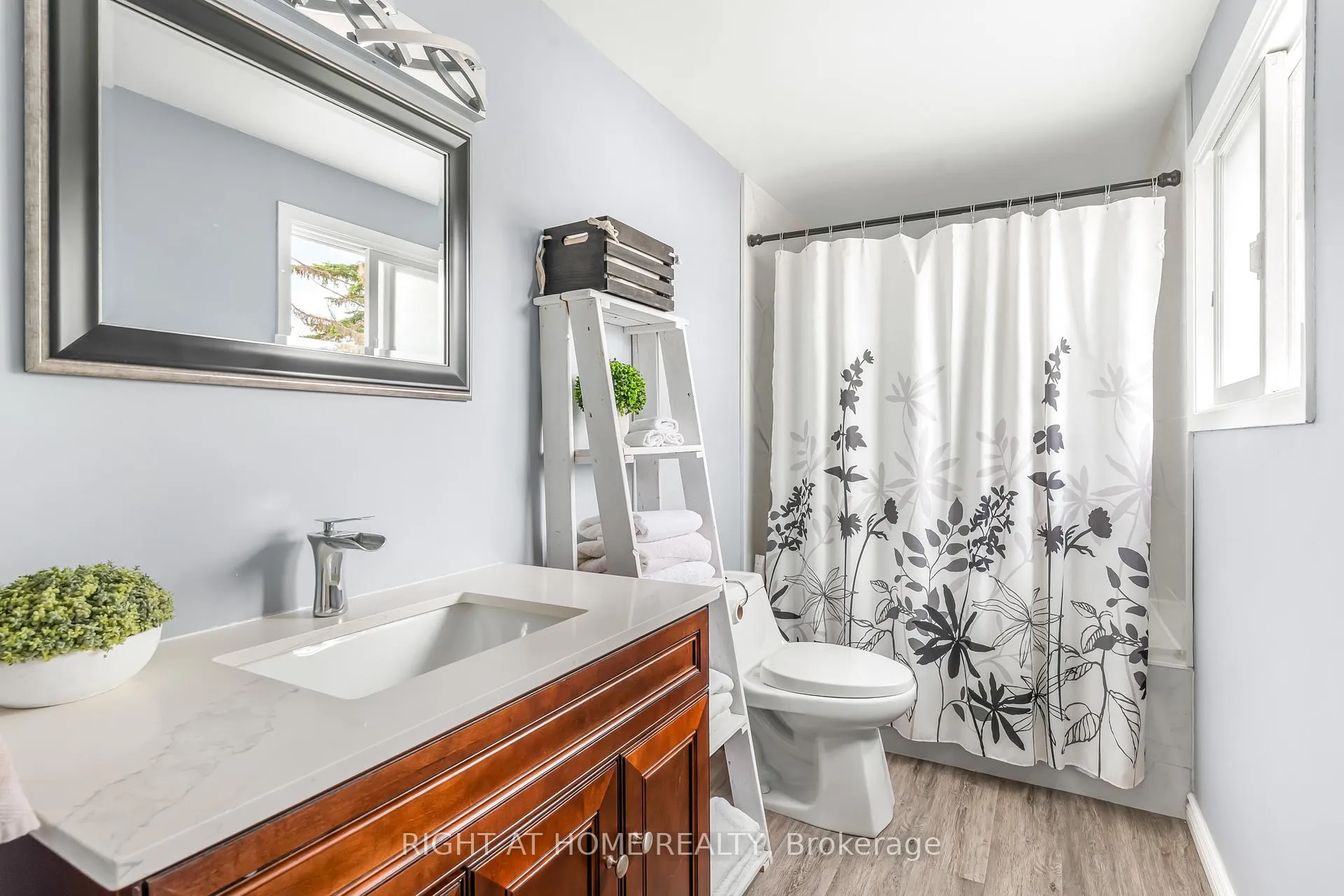Photo 20 of 40 Colbeck Crescent, New Tecumseth, Alliston — HOMEH