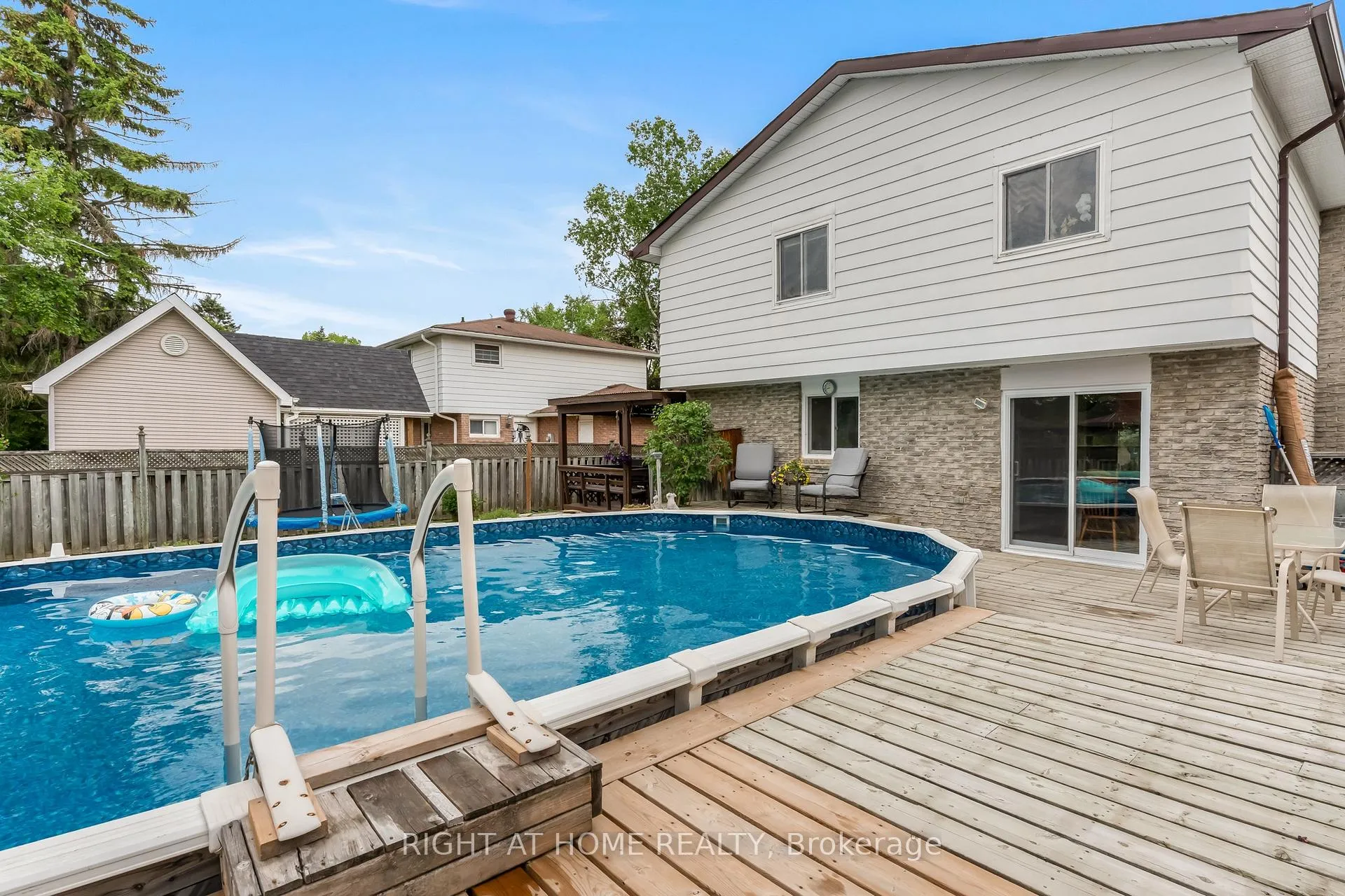Photo 21 of 40 Colbeck Crescent, New Tecumseth, Alliston — HOMEH