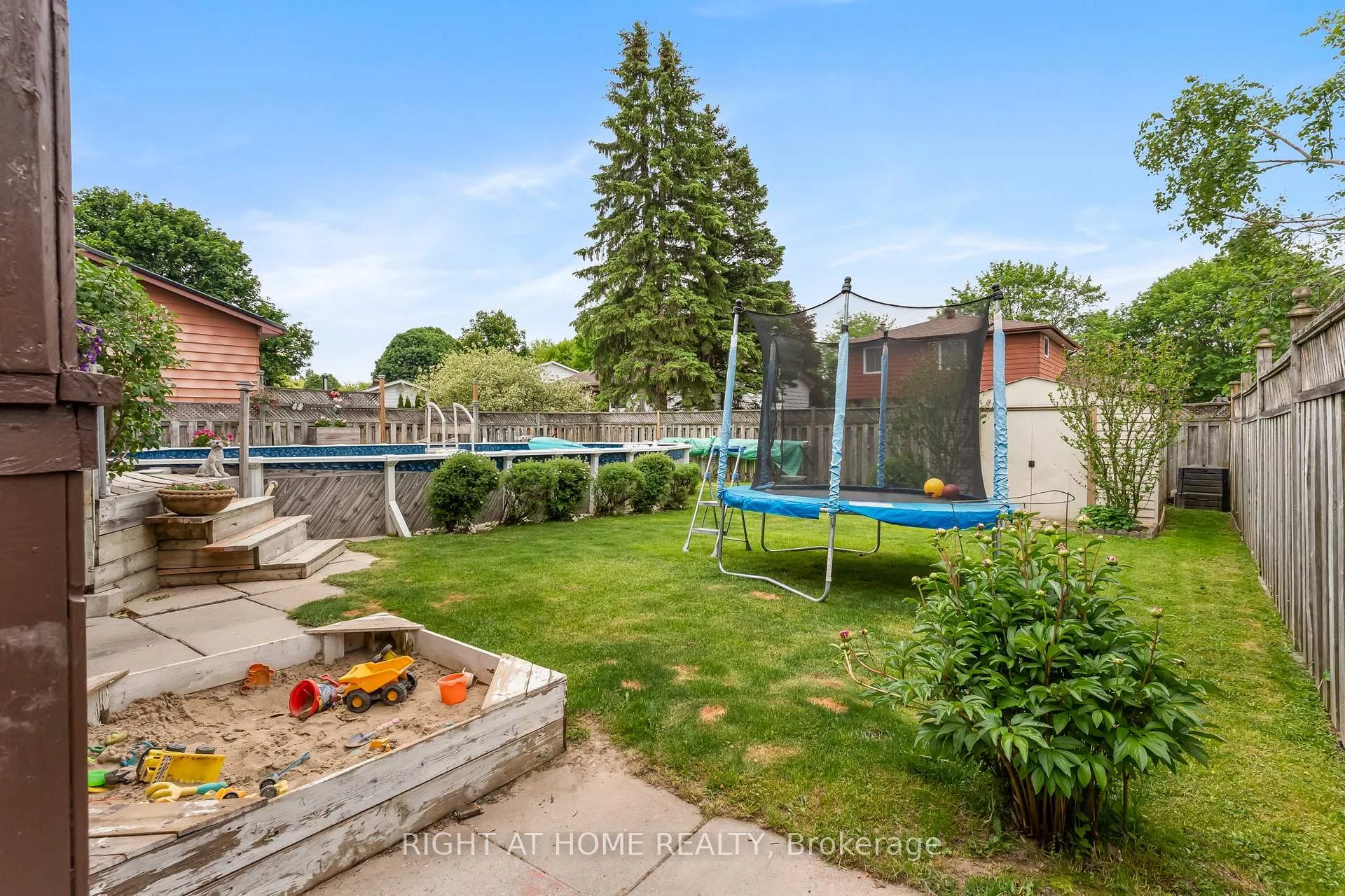 Photo 26 of 40 Colbeck Crescent, New Tecumseth, Alliston — HOMEH