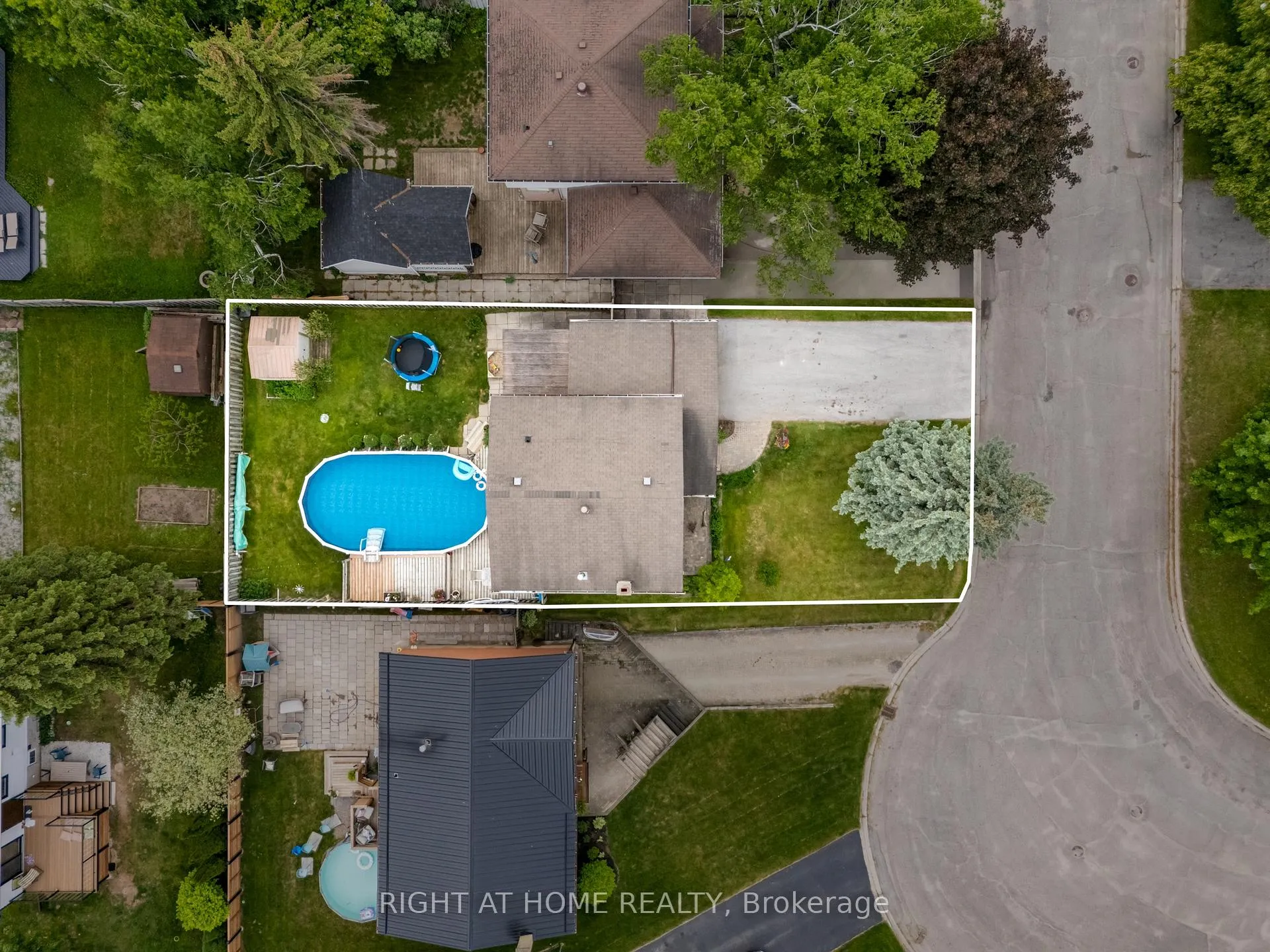 Photo 32 of 40 Colbeck Crescent, New Tecumseth, Alliston — HOMEH