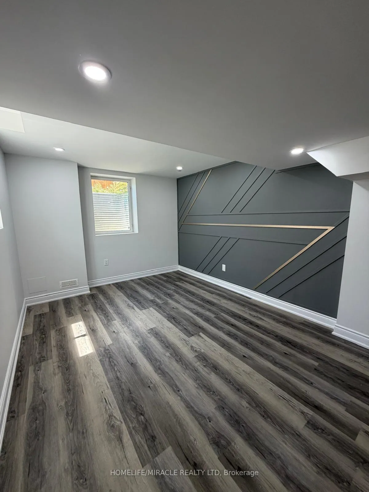 Photo 4 of 216 Fleetwood Drive, Oshawa, Eastdale — HOMEH