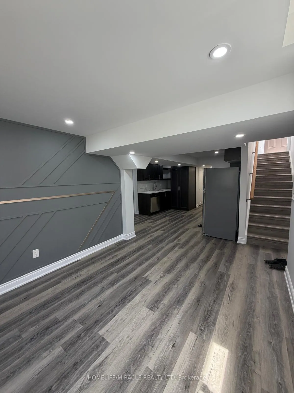 Photo 5 of 216 Fleetwood Drive, Oshawa, Eastdale — HOMEH