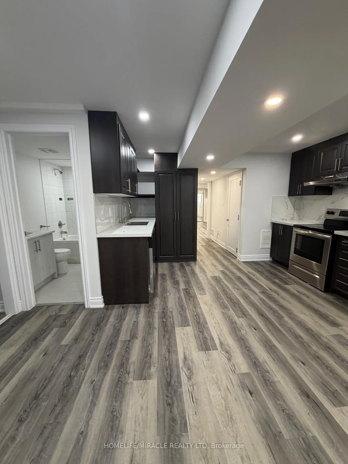 Photo 12 of 216 Fleetwood Drive, Oshawa, Eastdale — HOMEH