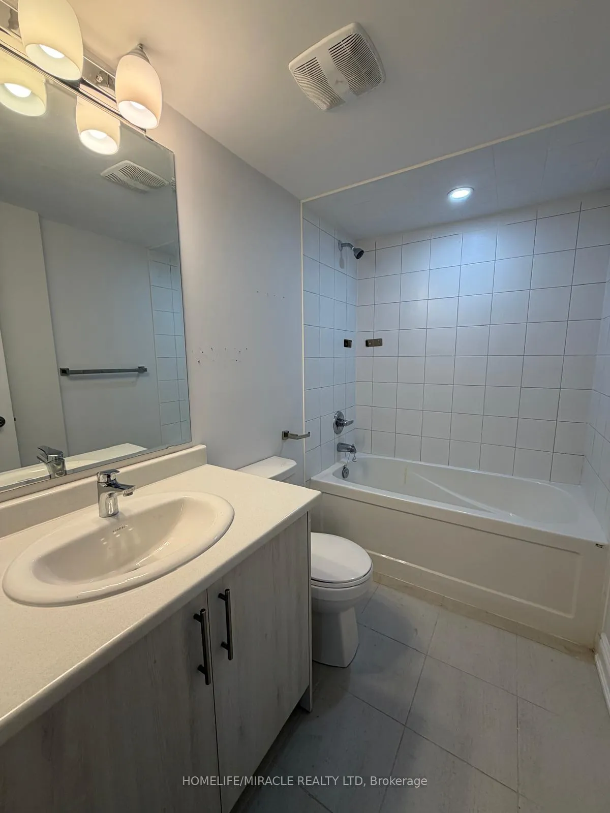 Photo 13 of 216 Fleetwood Drive, Oshawa, Eastdale — HOMEH