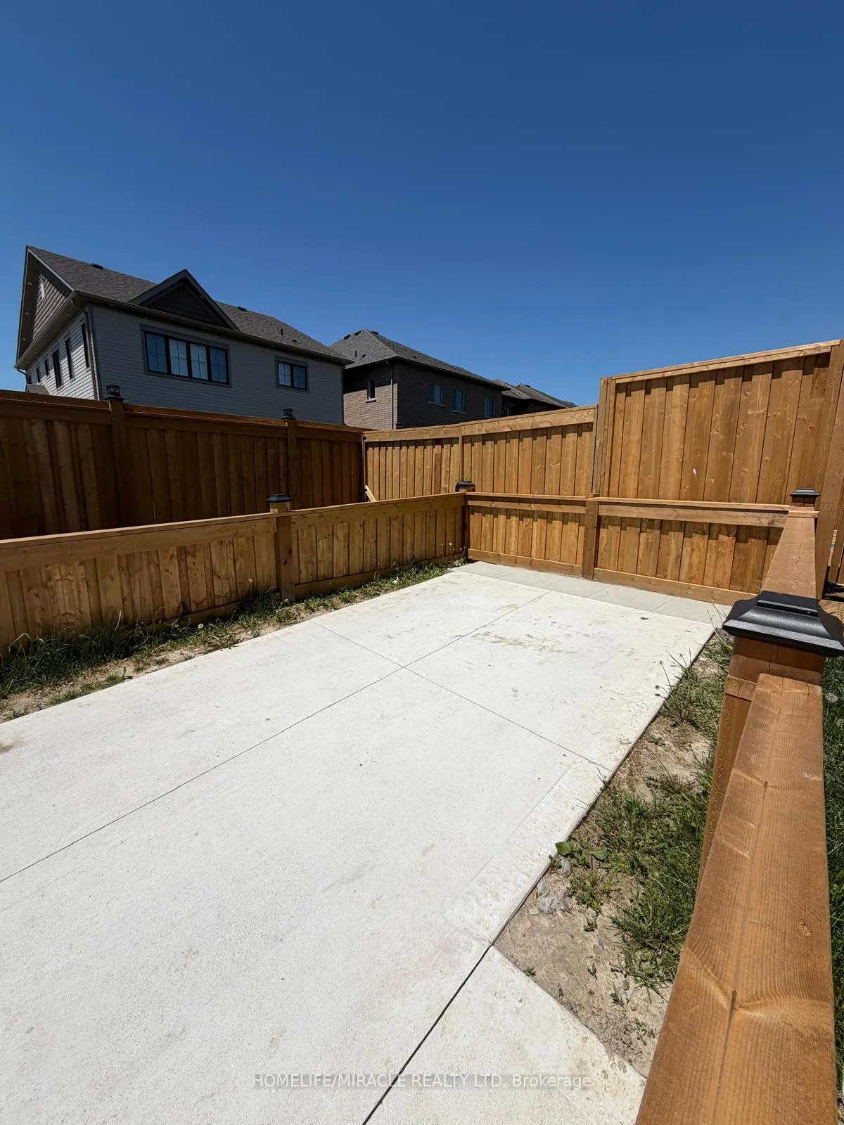 Photo 18 of 216 Fleetwood Drive, Oshawa, Eastdale — HOMEH