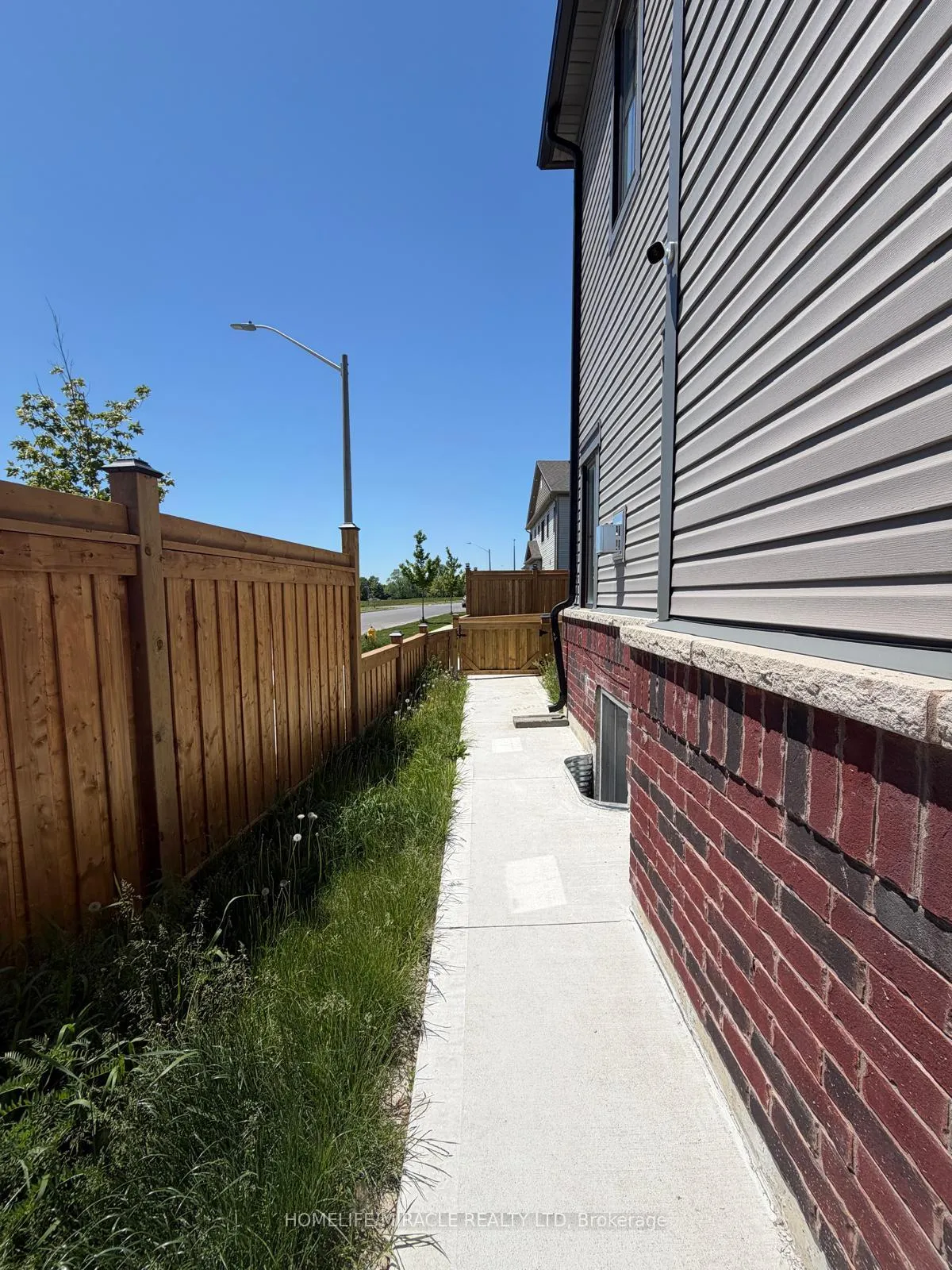 Photo 22 of 216 Fleetwood Drive, Oshawa, Eastdale — HOMEH