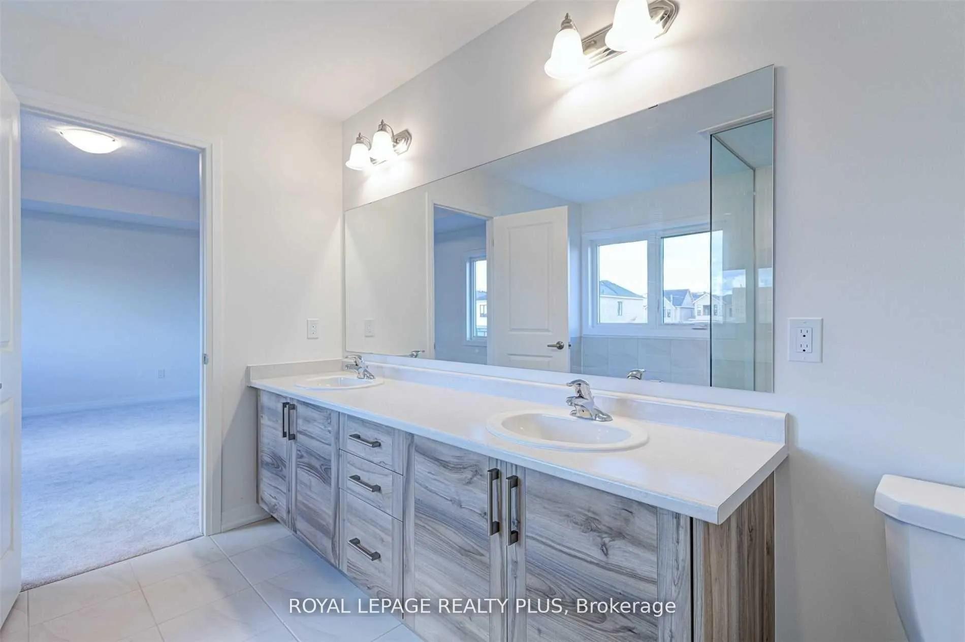 Photo 19 of 268 Provident Way, Hamilton, Mount Hope — HOMEH